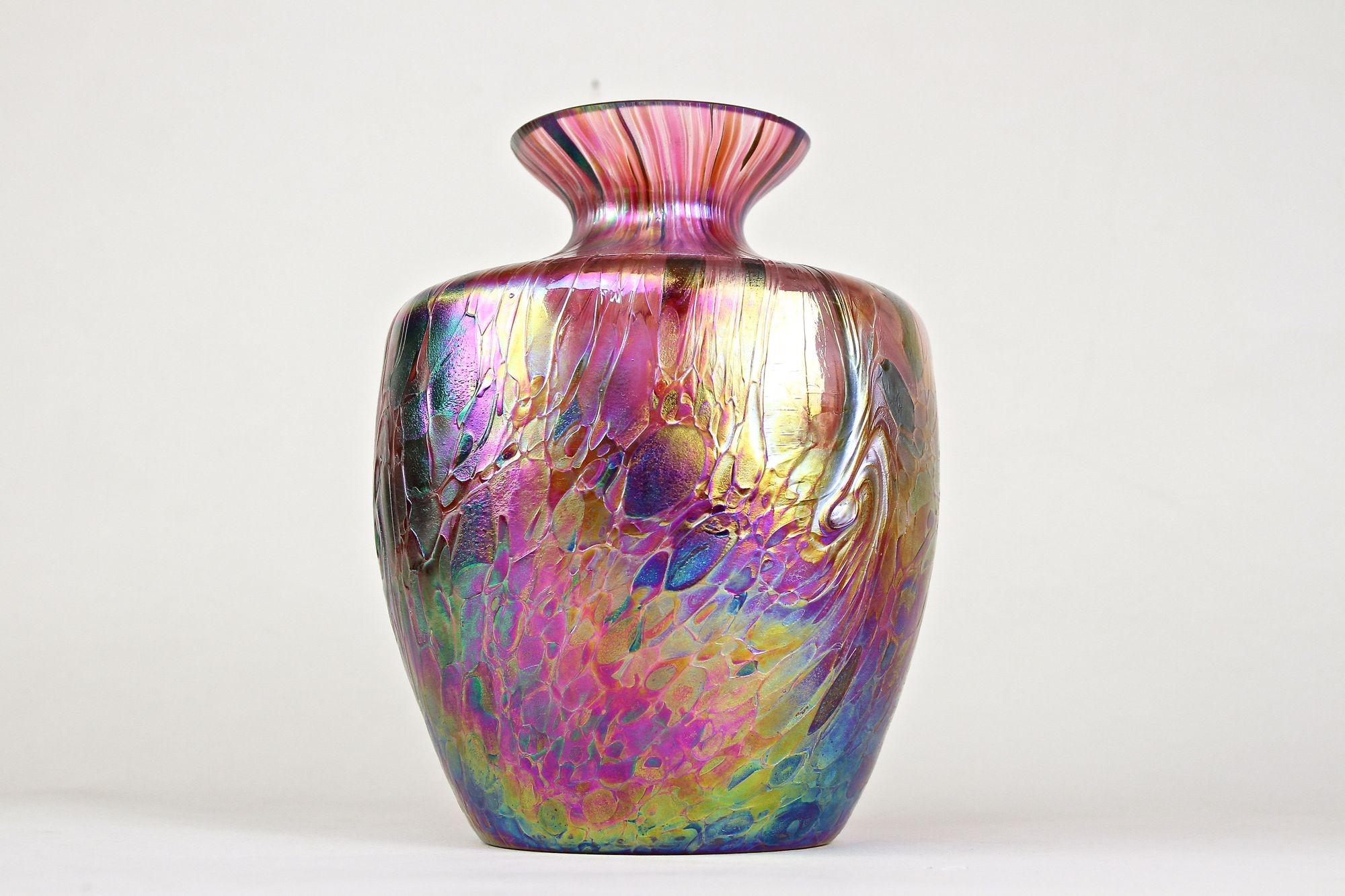 Blown Glass Art Nouveau Iridescent Glass Vase Attributed To Fritz Heckert, Bohemia ca. 1905