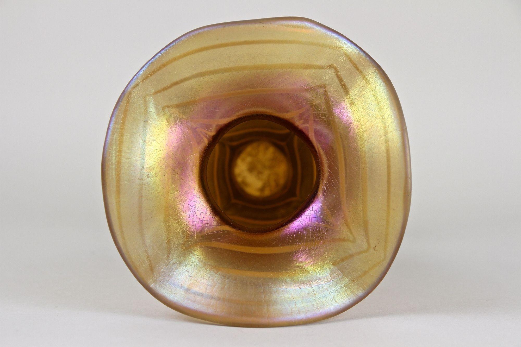 Art Nouveau Iridescent Glass Vase Attributed To Loetz Witwe, Bohemia, ca. 1915 For Sale 7