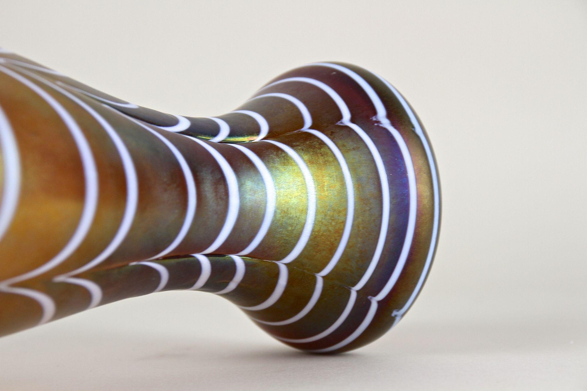 Art Nouveau Iridescent Glass Vase Attributed To Loetz Witwe, Bohemia, ca. 1915 For Sale 8