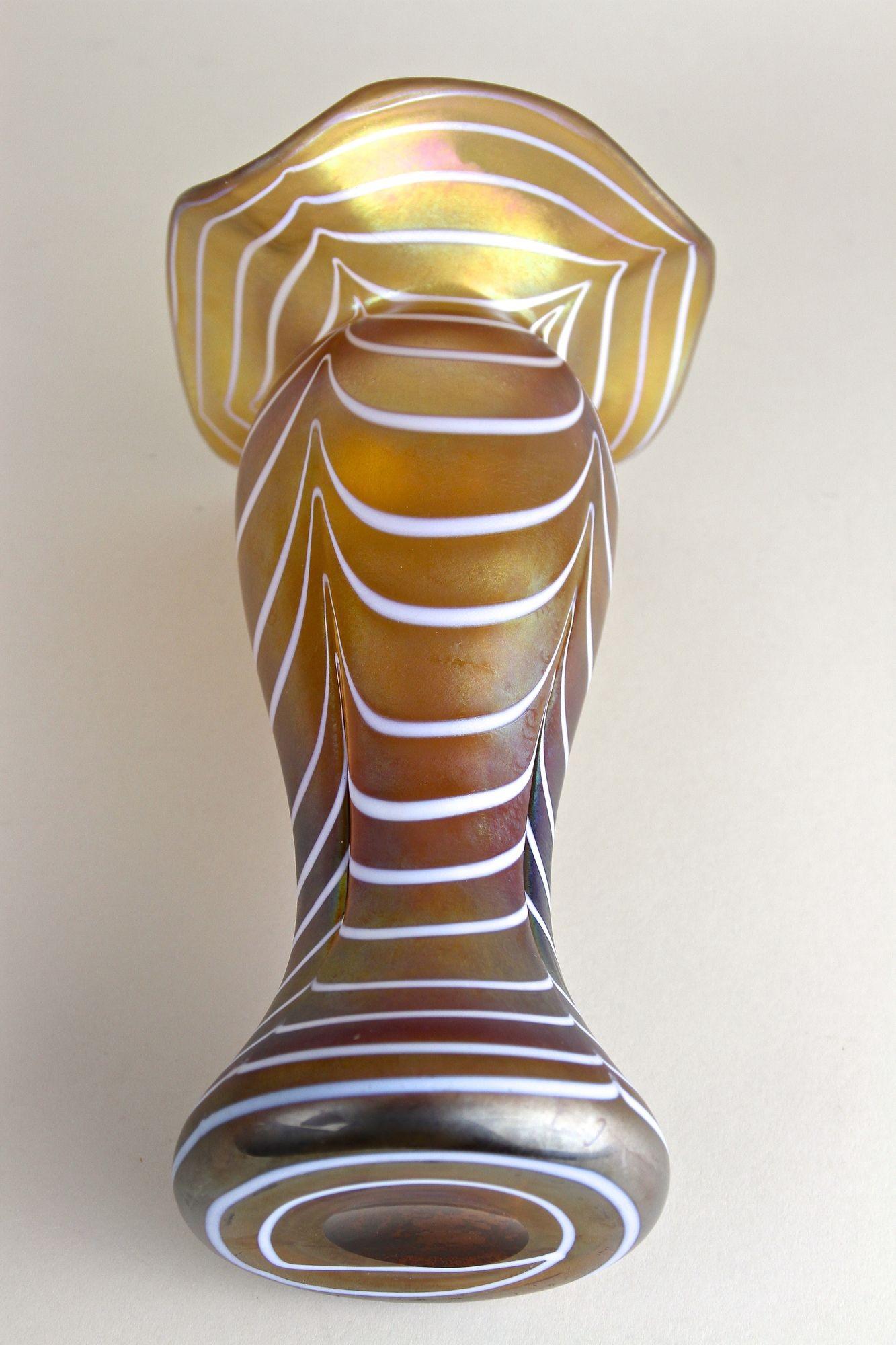 Jugendstil-Vase aus irisierendem Glas von Loetz Witwe, Bohemia, ca. 1915 im Angebot 10