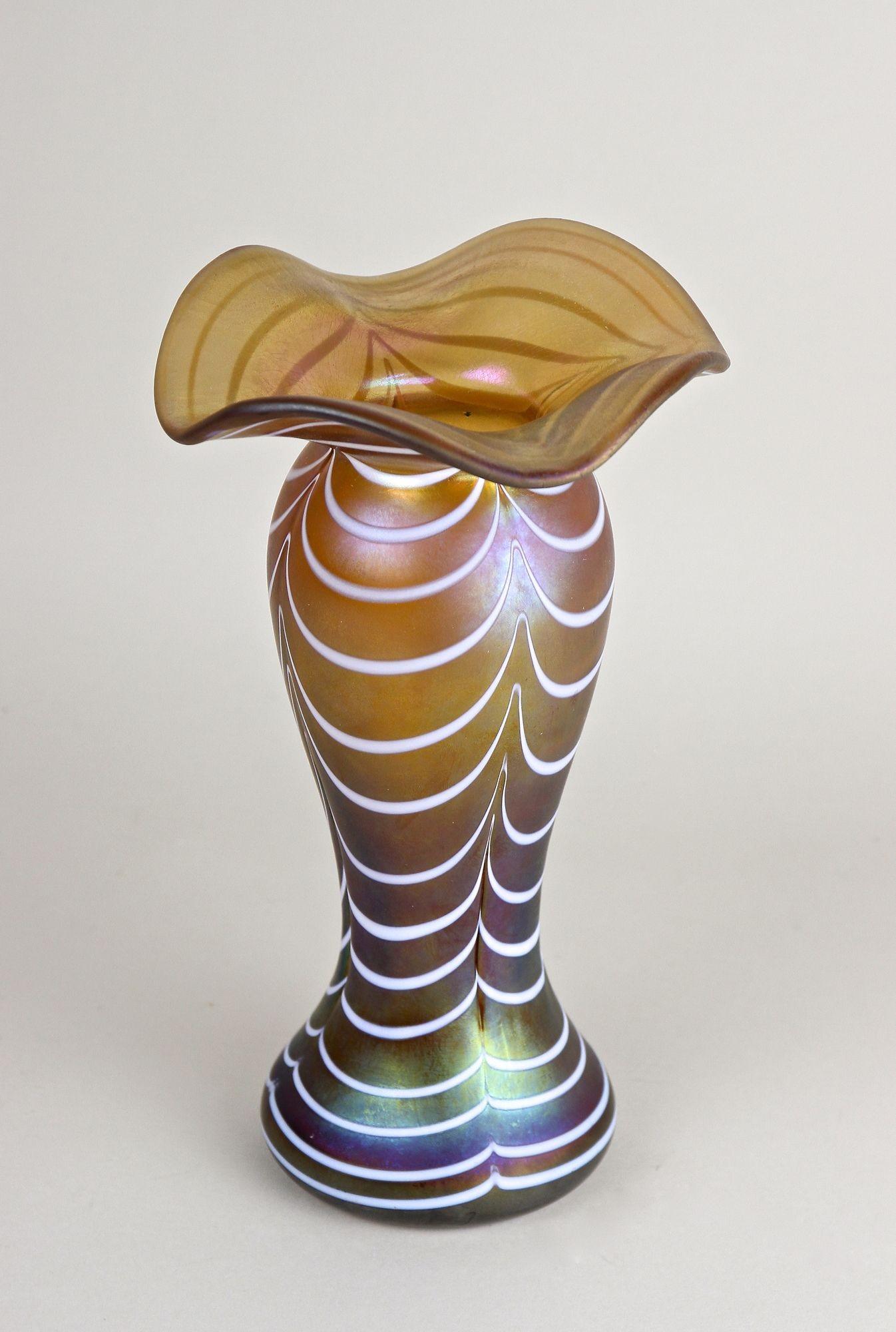 Jugendstil-Vase aus irisierendem Glas von Loetz Witwe, Bohemia, ca. 1915 im Angebot 11