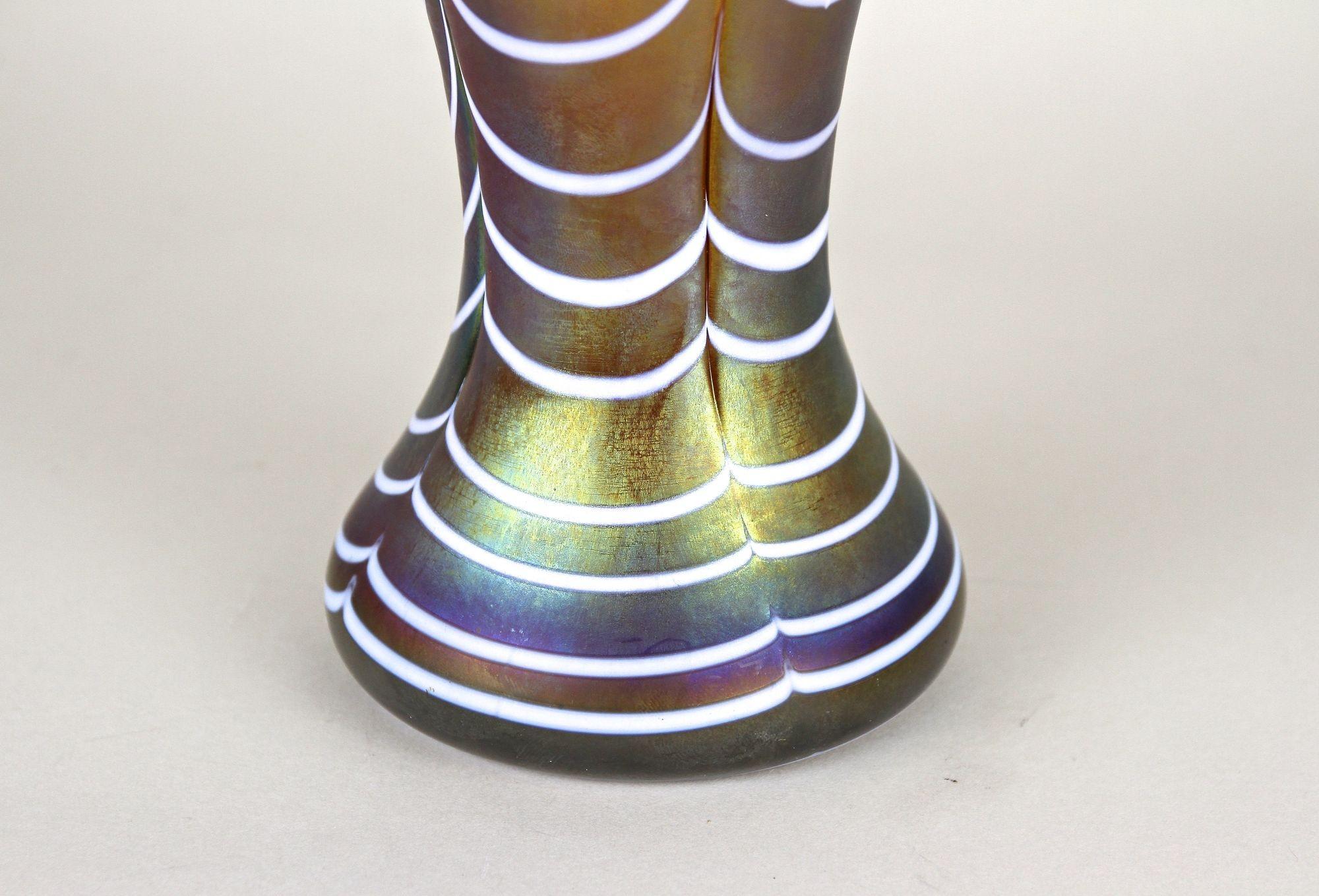 Czech Art Nouveau Iridescent Glass Vase Attributed To Loetz Witwe, Bohemia, ca. 1915 For Sale