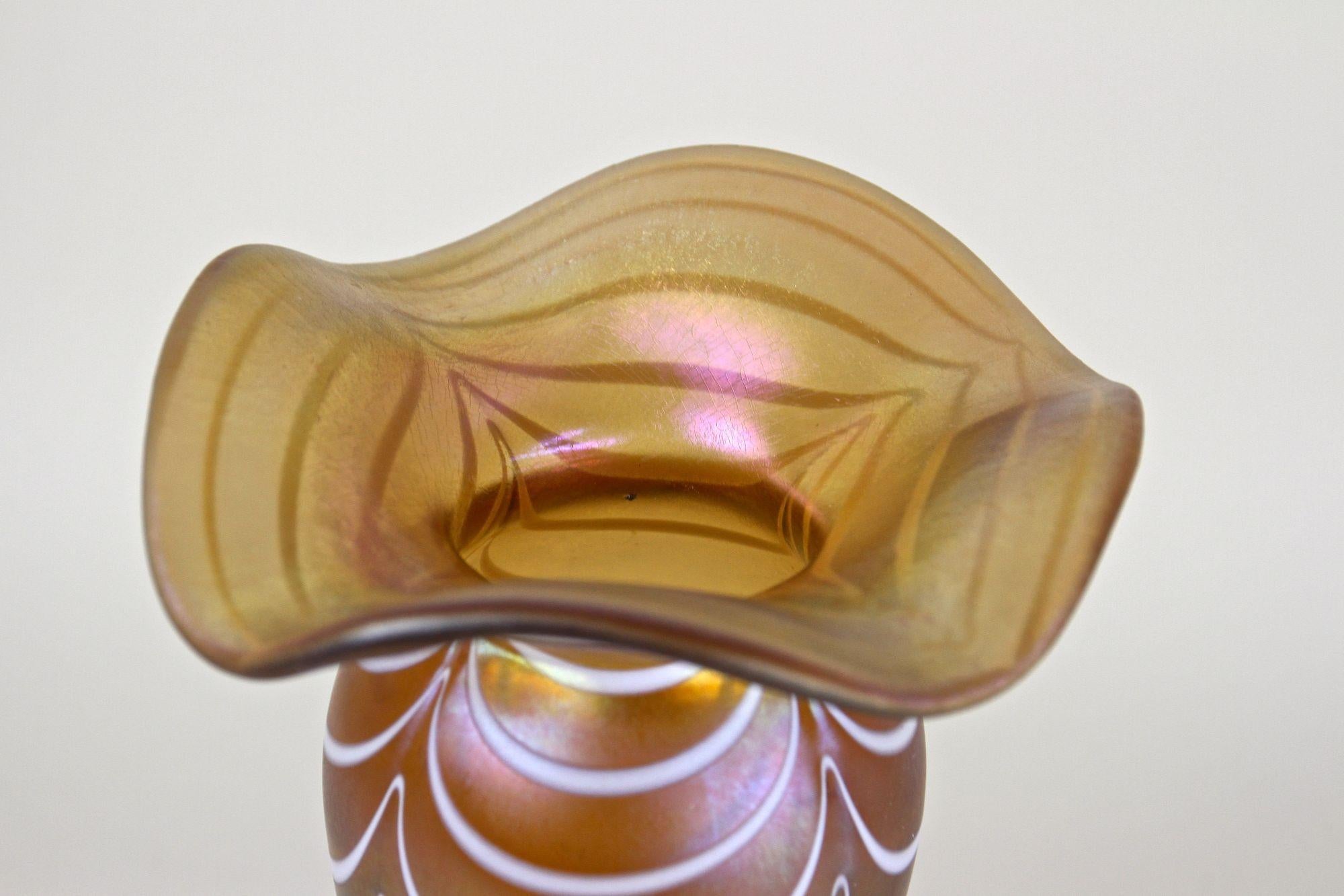 Art Nouveau Iridescent Glass Vase Attributed To Loetz Witwe, Bohemia, ca. 1915 For Sale 1