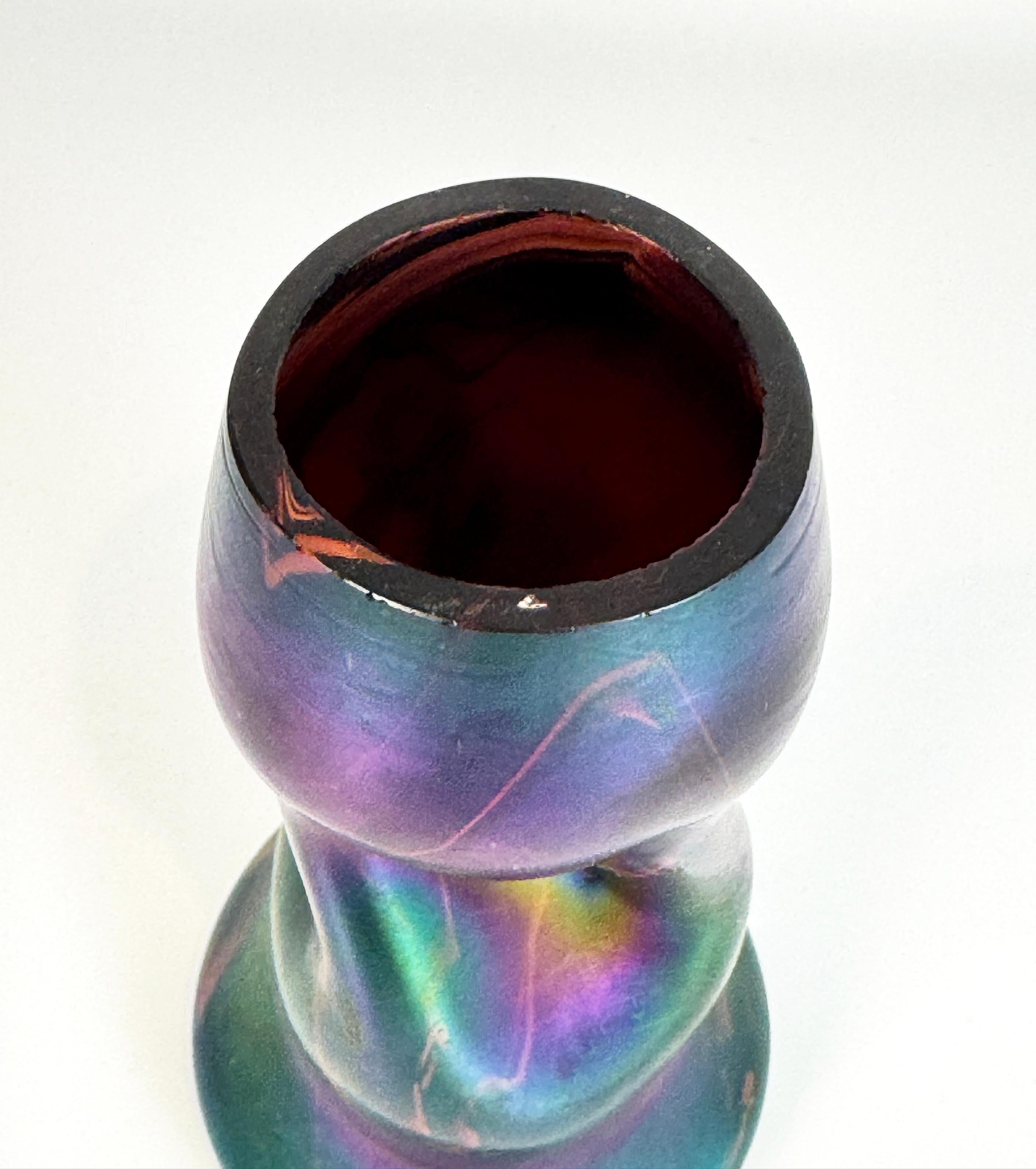 Vetro artistico Vaso in vetro iridescente Art Nouveau in ametista, blu e verde in vendita
