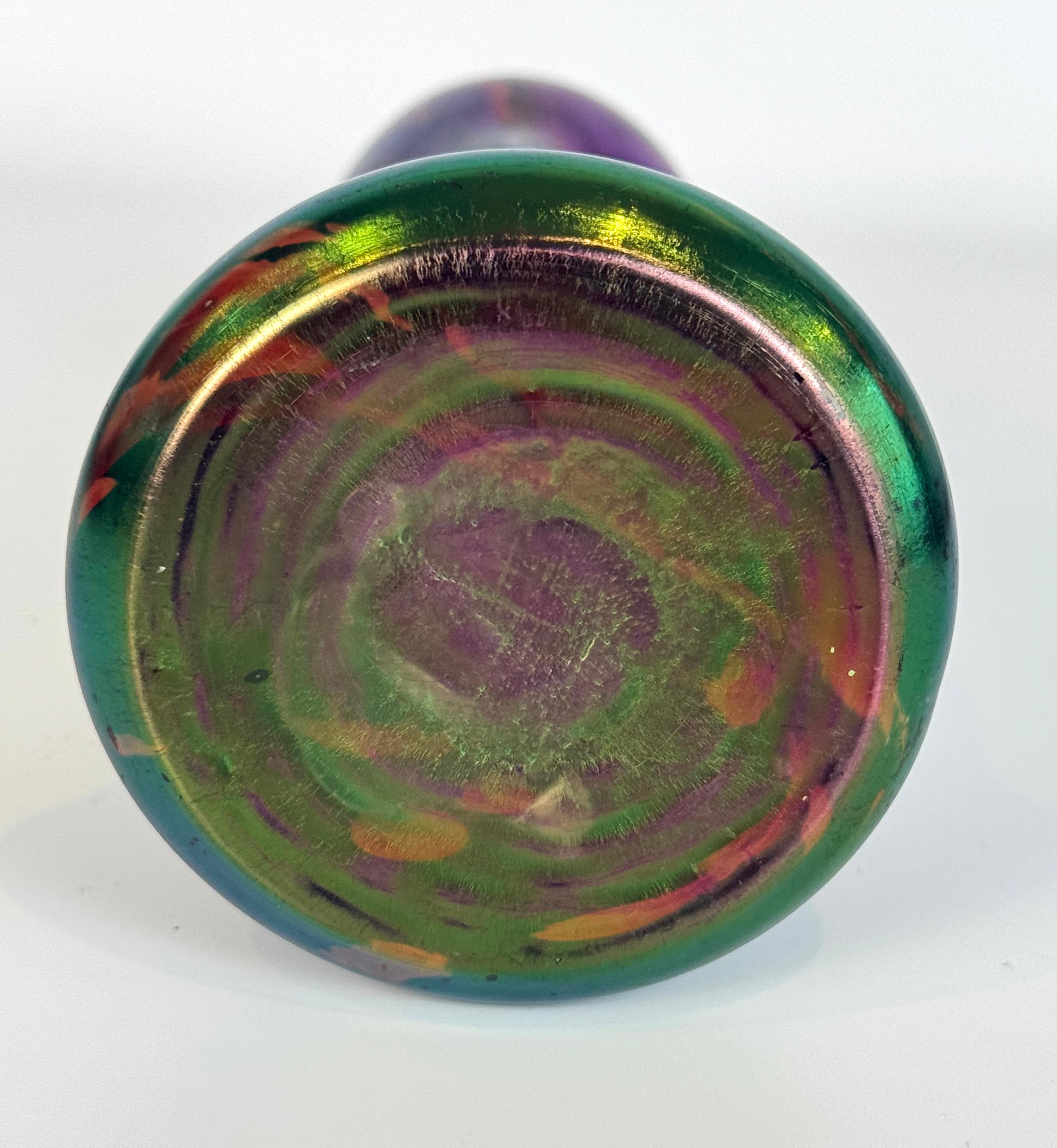 Vaso in vetro iridescente Art Nouveau in ametista, blu e verde in vendita 1