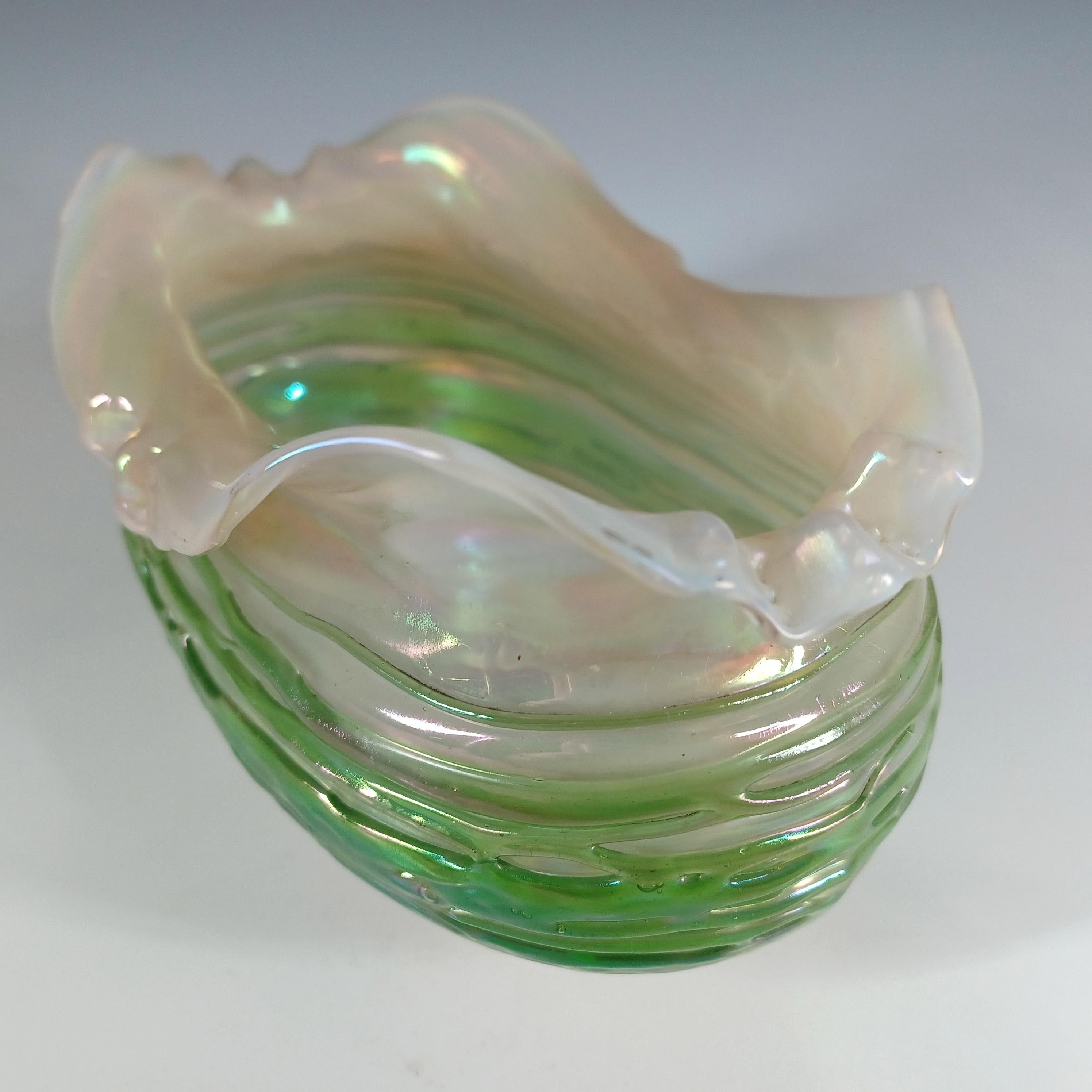 Art Nouveau Iridescent Green Trailed Glass Antique Vase For Sale 1