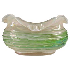 Art Nouveau Jarrón Antiguo de Vidrio Iridiscente Verde Arrastrado