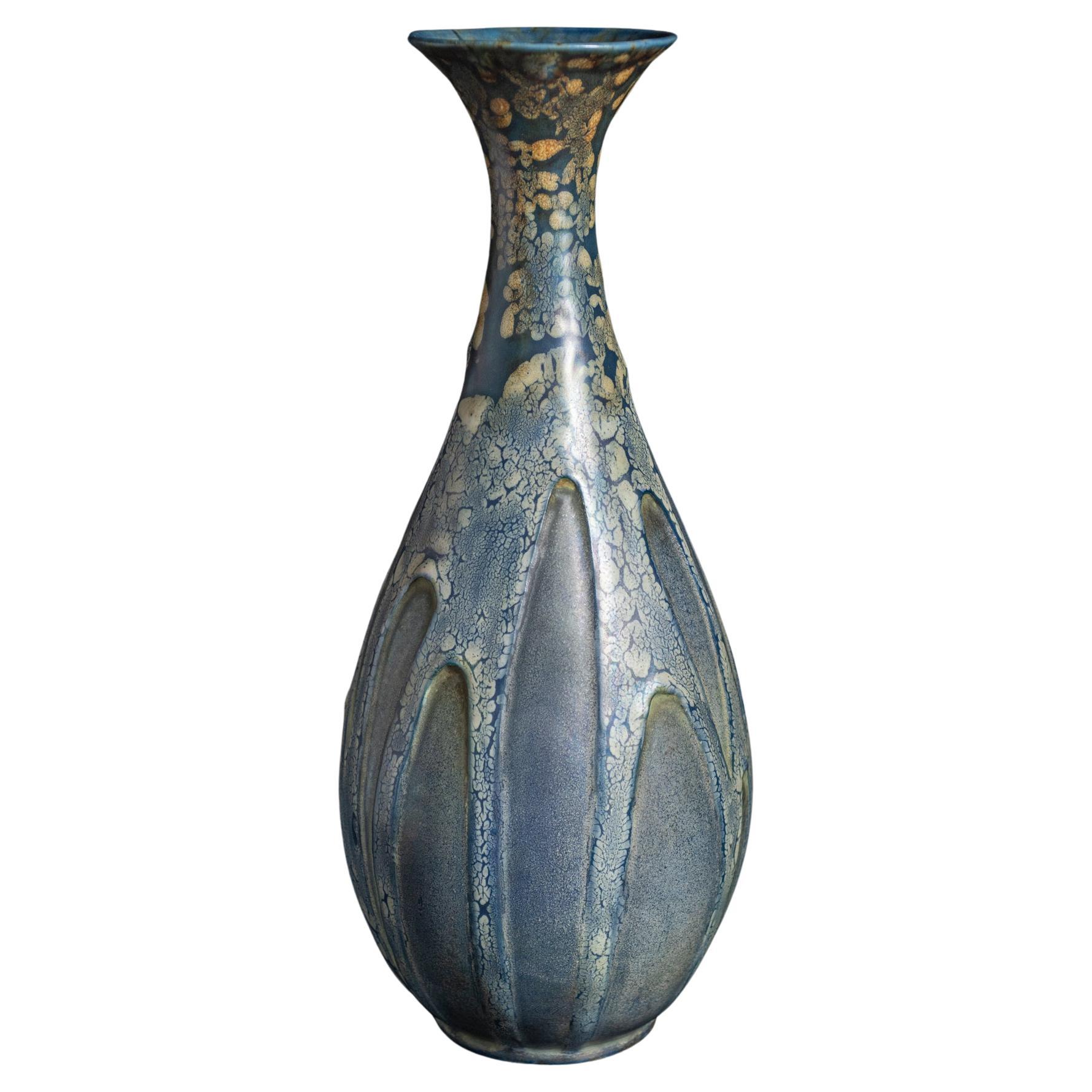 Vase Art Nouveau irisé cobalt de RStK Amphora en vente