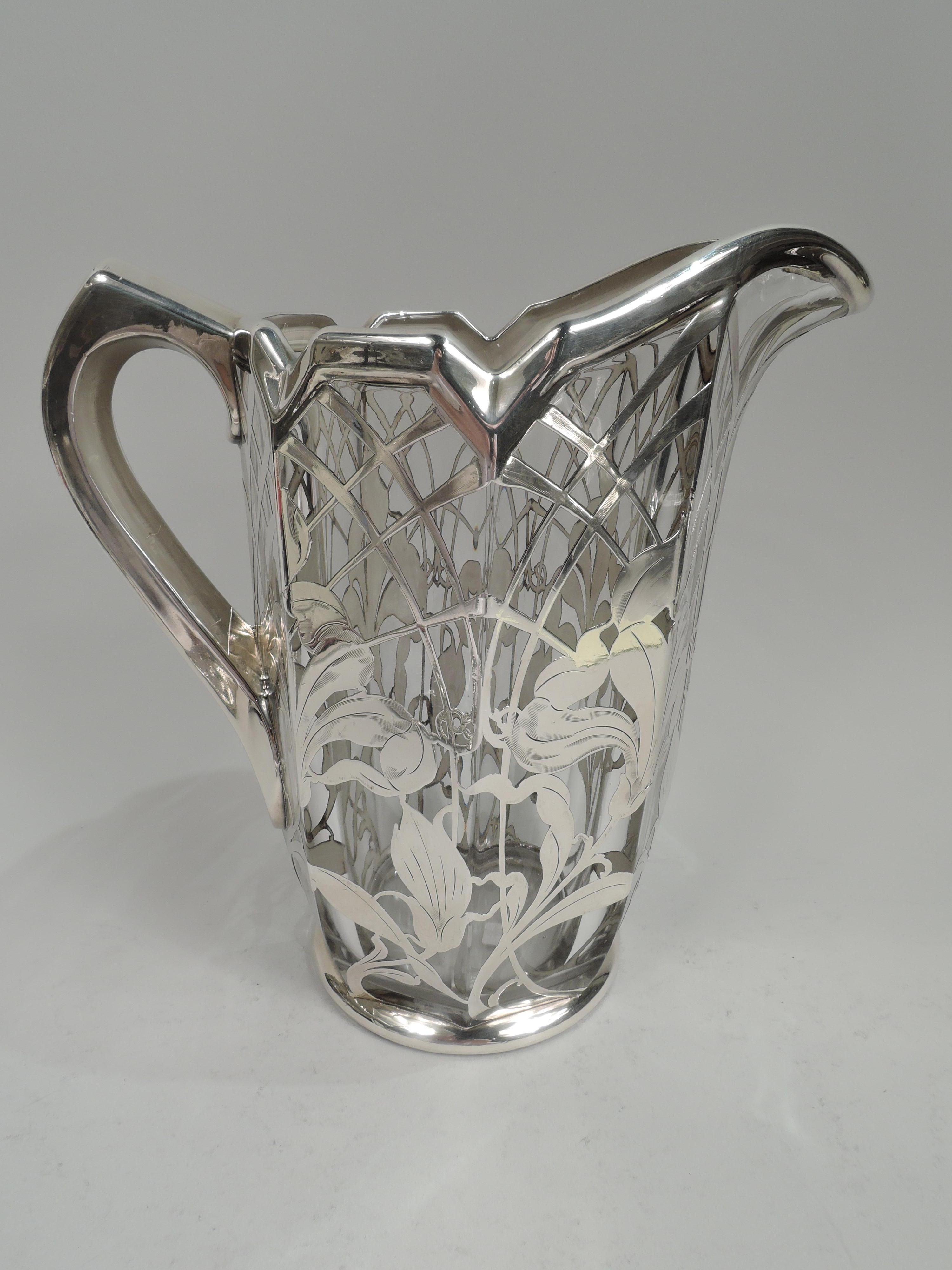 iris pitcher
