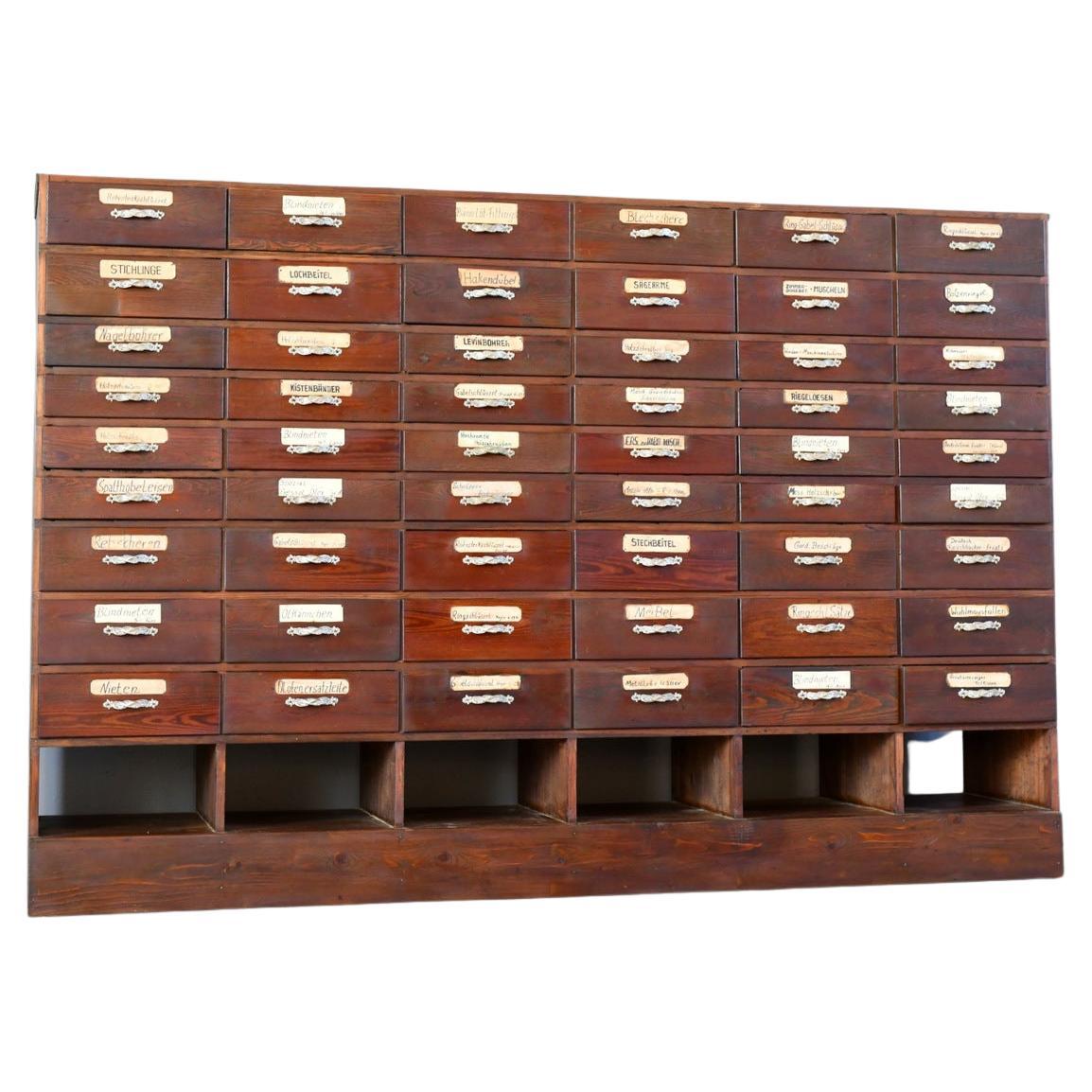 Cassettiera in stile Art Nouveau CIRCA 1910