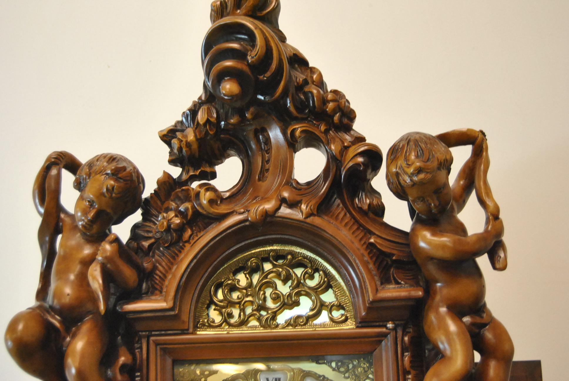 Art Nouveau Baroque Italien Horloge de parquet sculptée de chérubins Franz Hermle 3