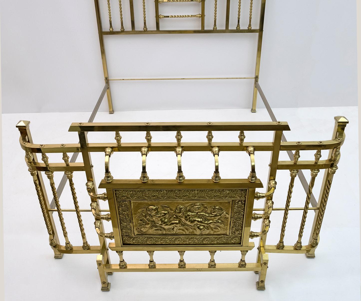 Art Nouveau Italian Brass Double Bed, Early 1900s In Good Condition For Sale In Puglia, Puglia