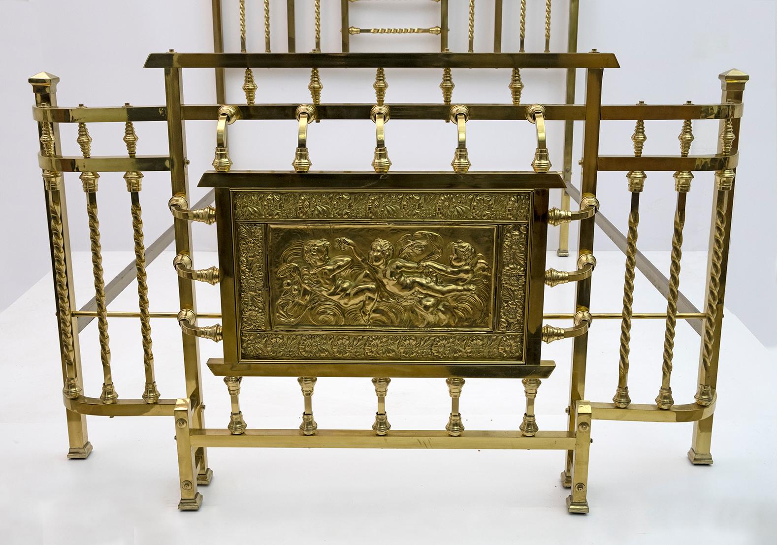 Art Nouveau Italian Brass Double Bed, Early 1900s For Sale 1