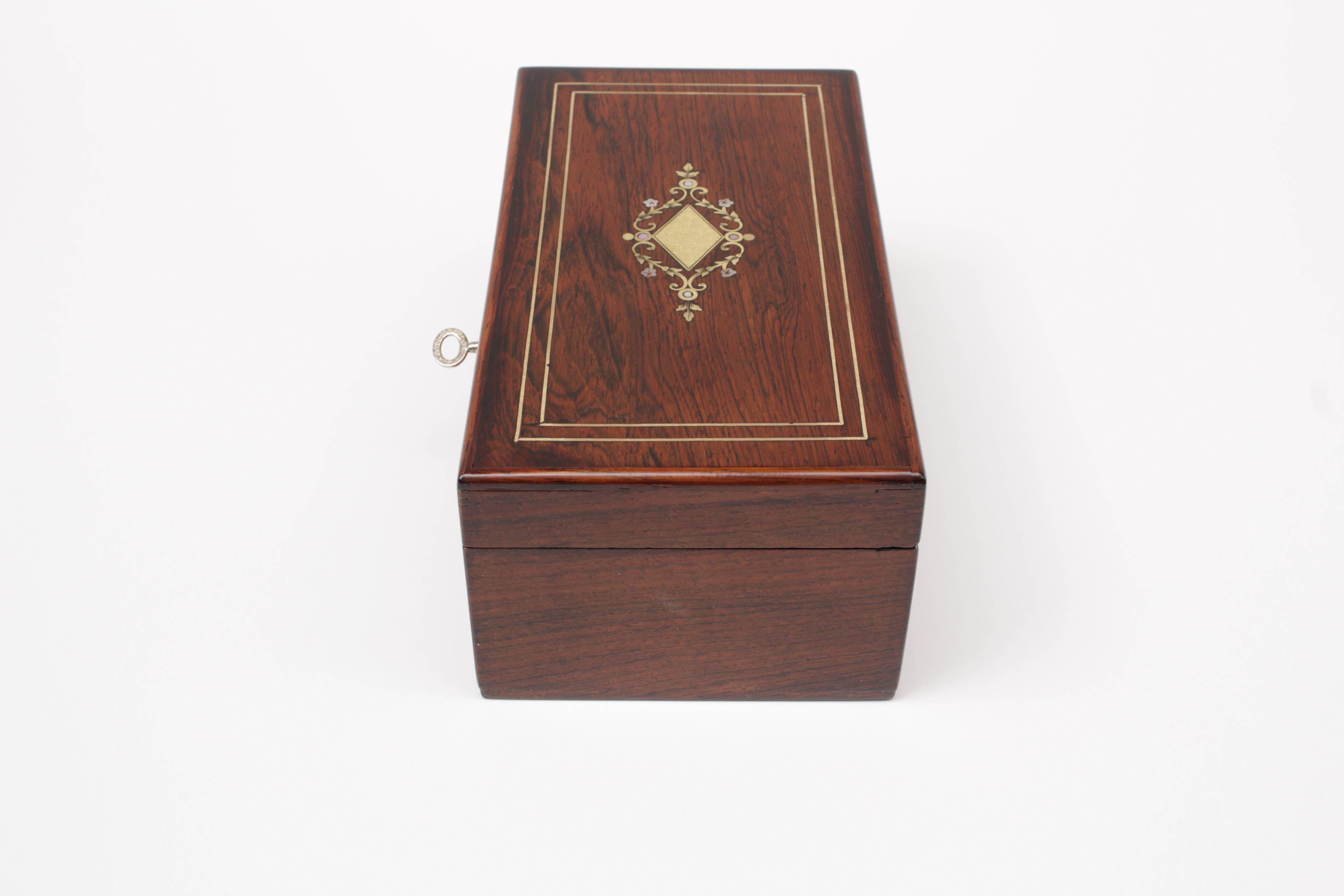 Very beautiful small box from the time of Art Nouveau, made of jacaranda and brass inserts. The box is with interior division. In very good restored condition.