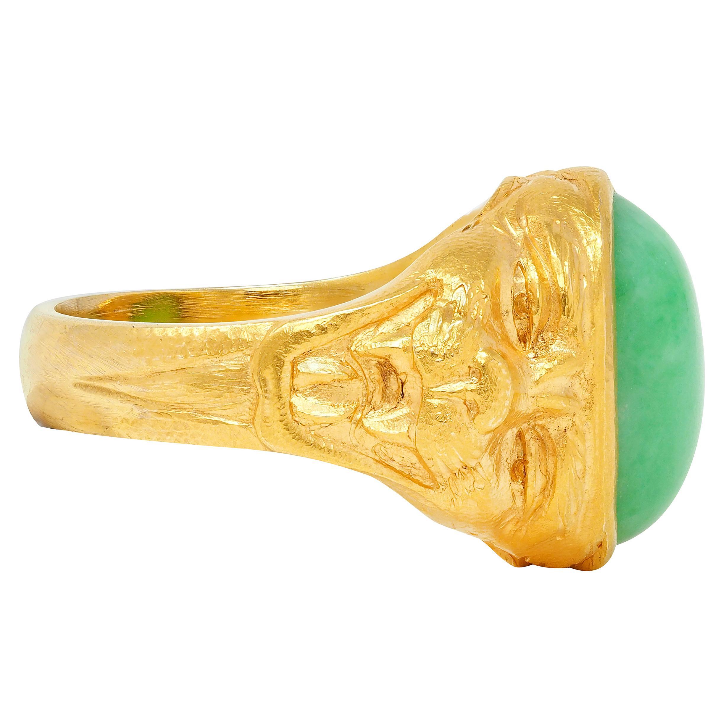 Cabochon Anello di giada in stile liberty in oro giallo 18 carati, antico e unisex con gatto in vendita