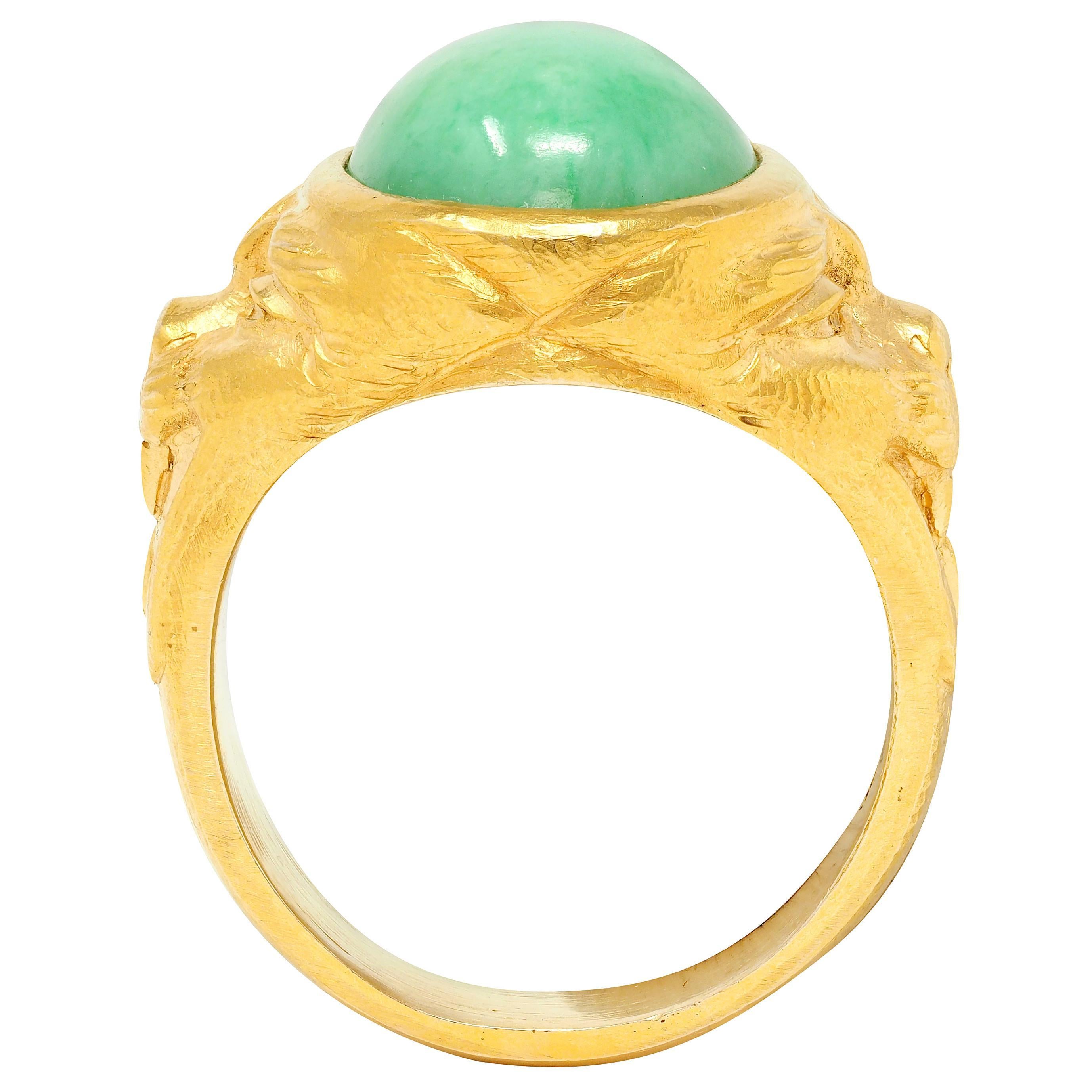 Anello di giada in stile liberty in oro giallo 18 carati, antico e unisex con gatto in vendita 1