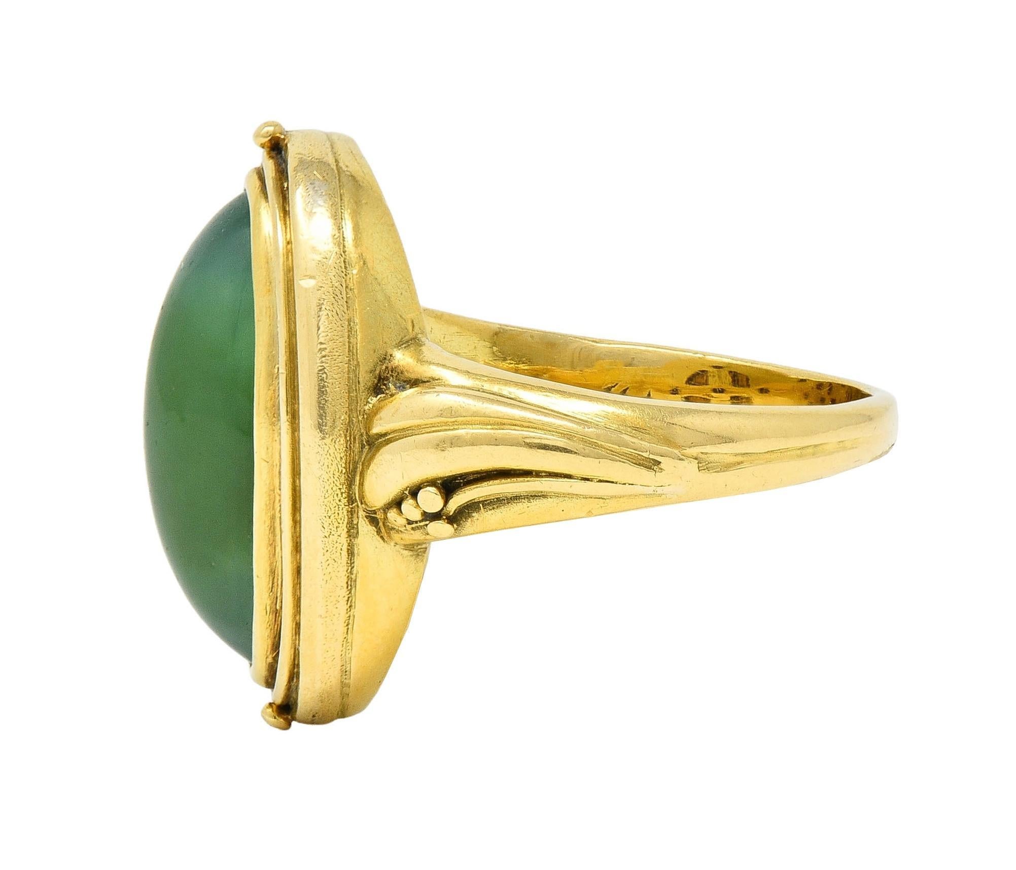 Women's or Men's Art Nouveau Jadeite Jade 18 Karat Yellow Gold Antique Signet Ring For Sale