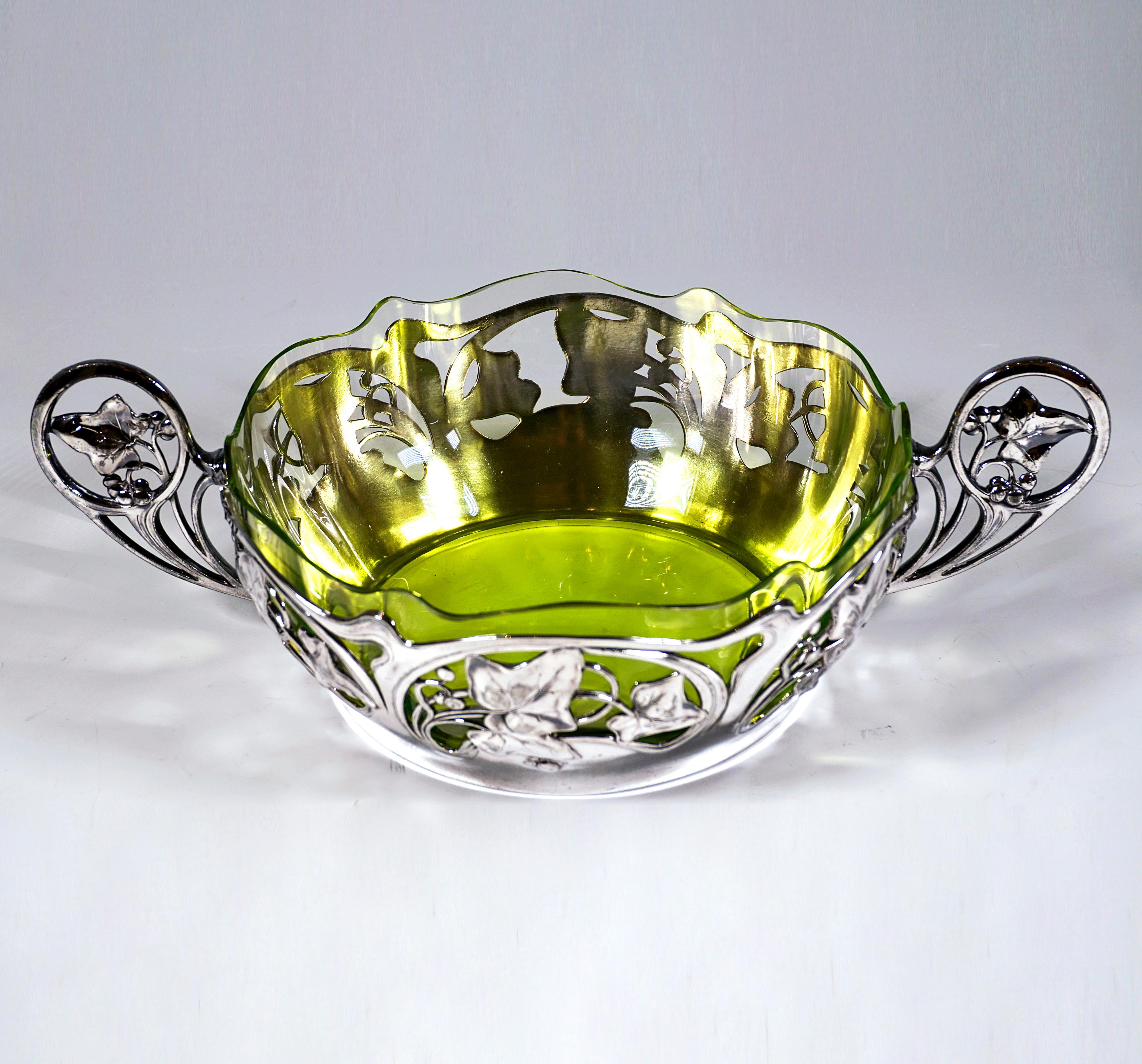 Jardinera Art Nouveau con decoración floral calada, WMF Alemania, ca 1910 Alemán en venta