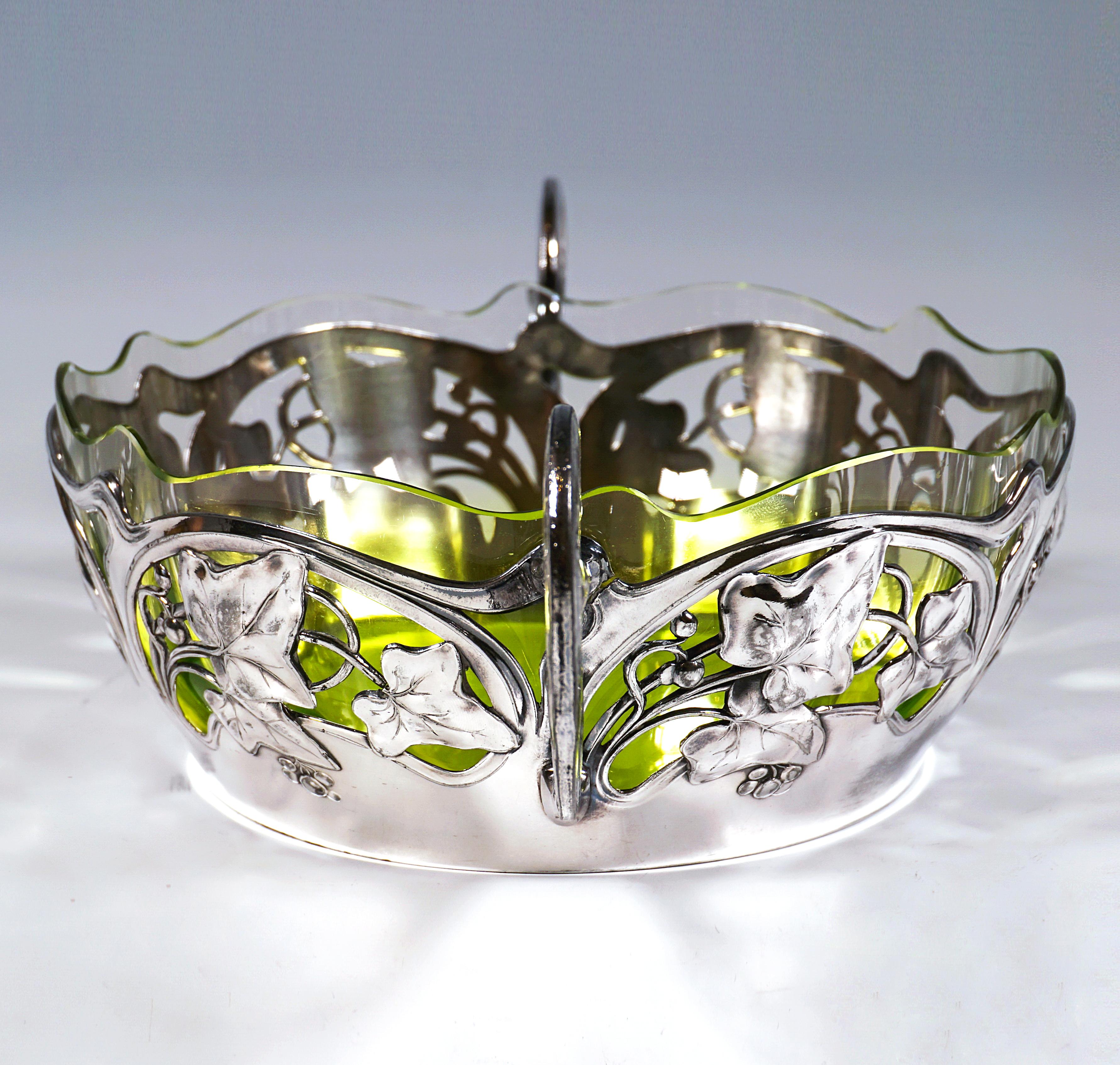 Jardinera Art Nouveau con decoración floral calada, WMF Alemania, ca 1910 Hecho a mano en venta