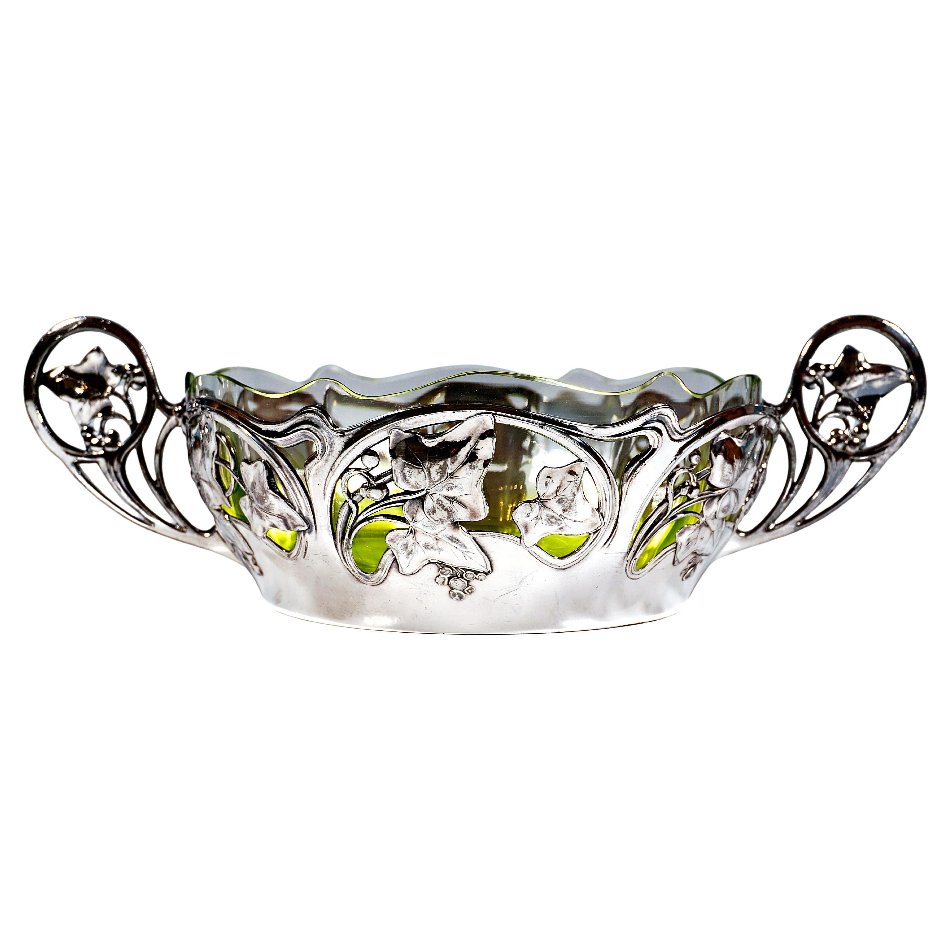 Jardinera Art Nouveau con decoración floral calada, WMF Alemania, ca 1910 en venta