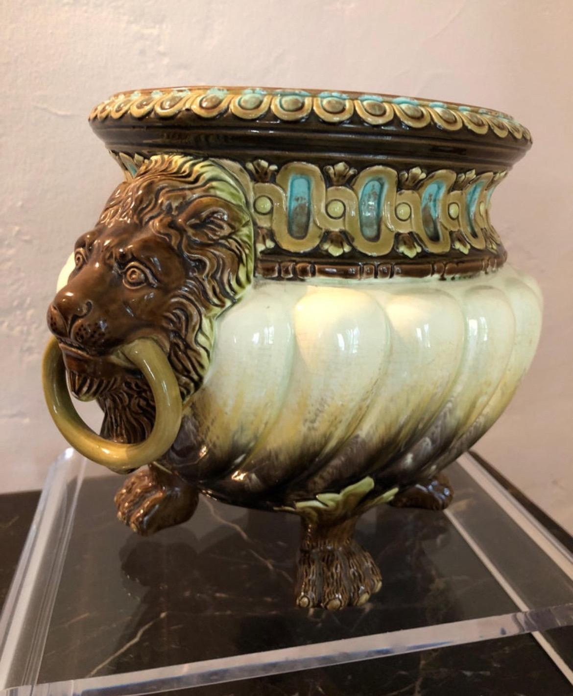 Céramique Jardinière Art Nouveau avec tête de lion par Julius Dressler, début des années 1900 en vente