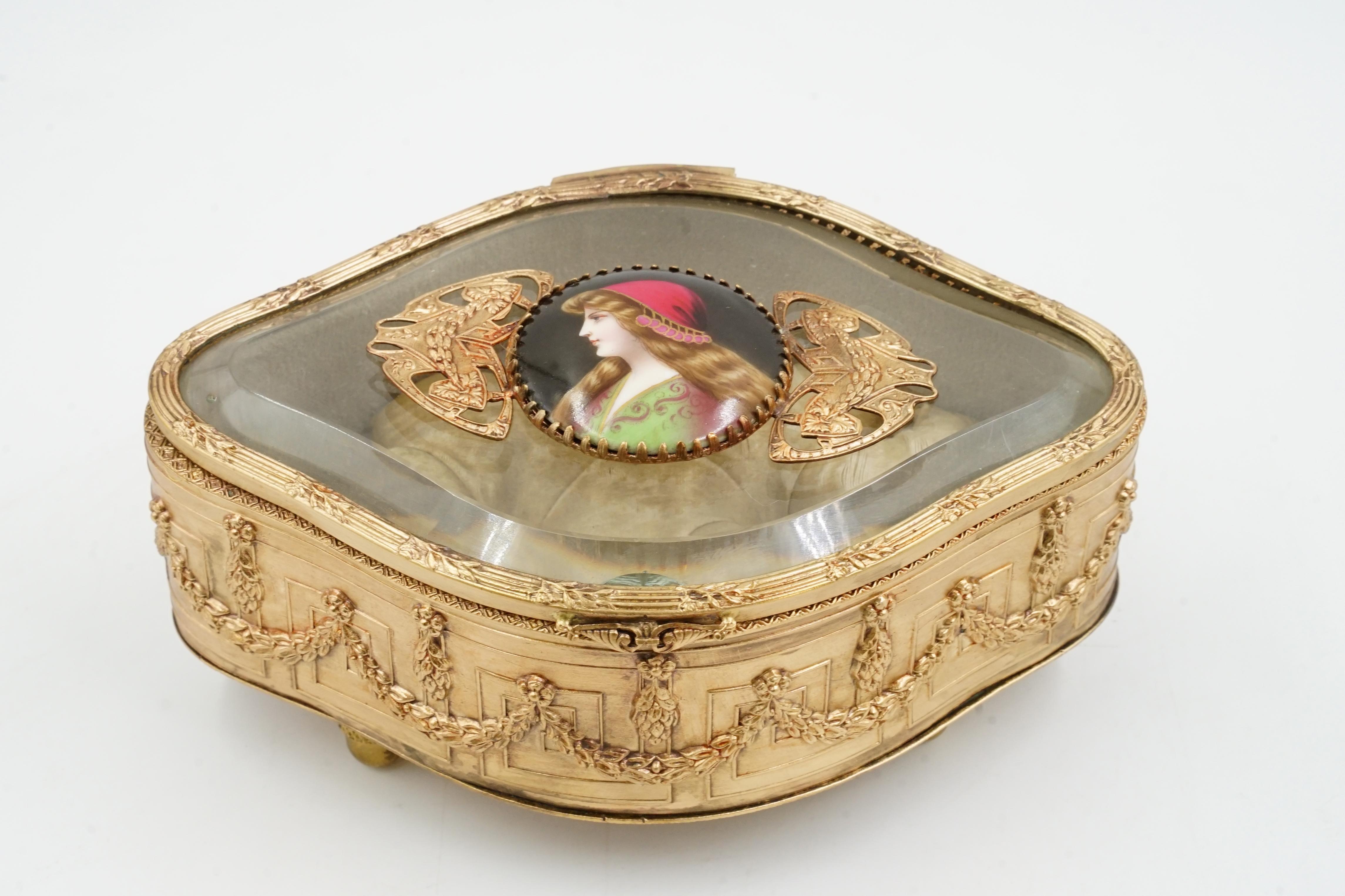 Boîte à bijoux Art nouveau Bon état - En vente à Buenos Aires, Argentina