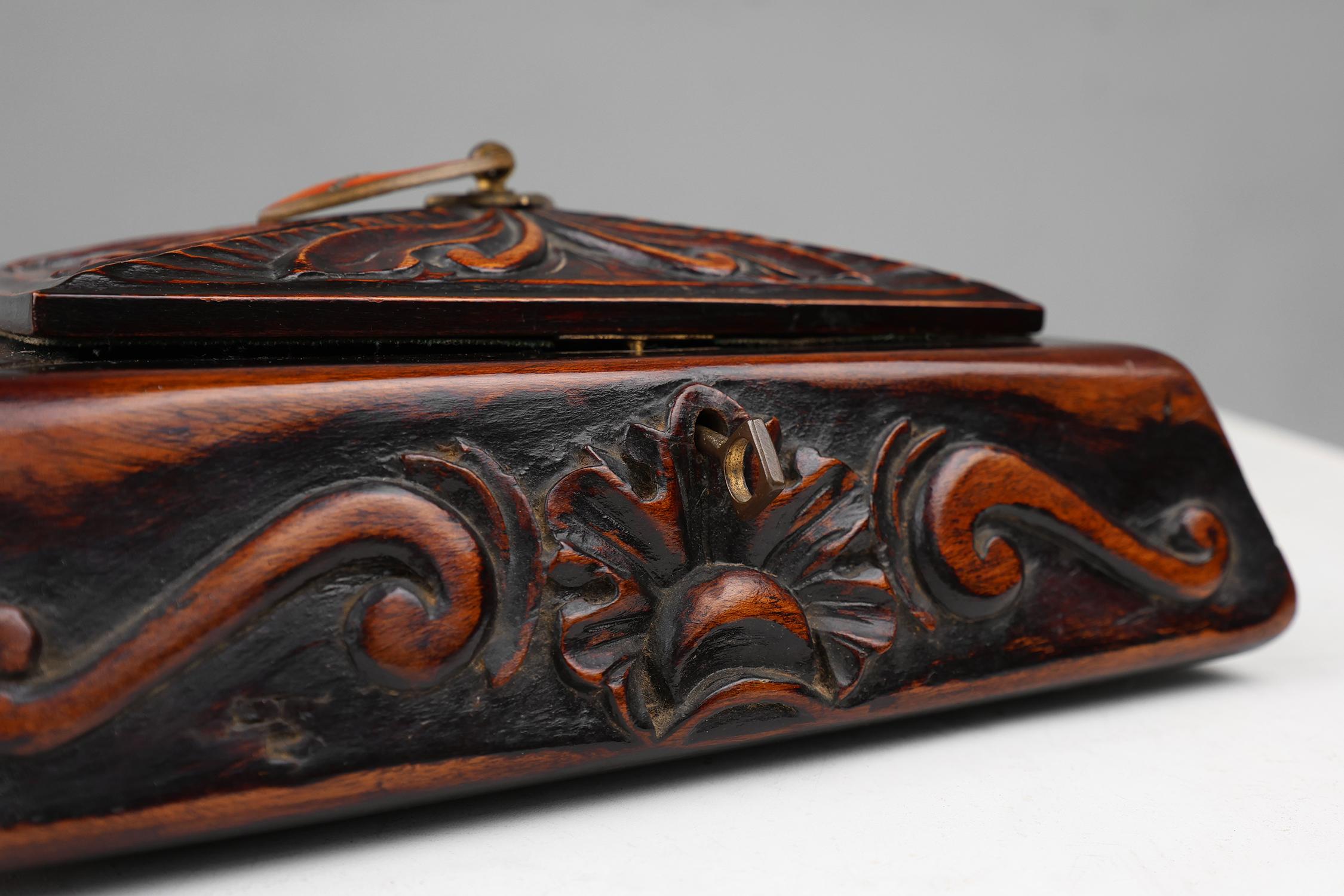 Joyero Art Nouveau de madera esculpida, Francia ca. 1915 Francés en venta