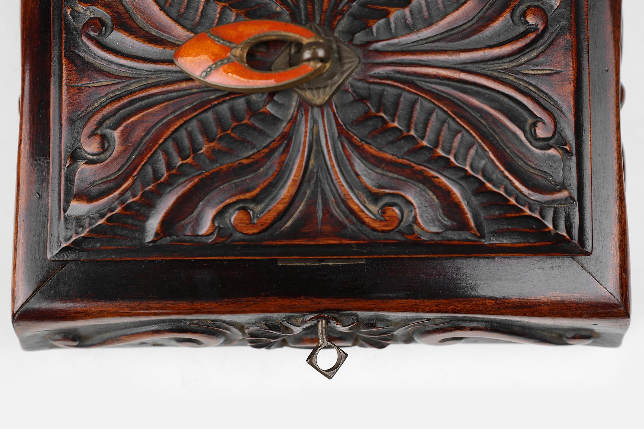 Joyero Art Nouveau de madera esculpida, Francia ca. 1915 en venta 1