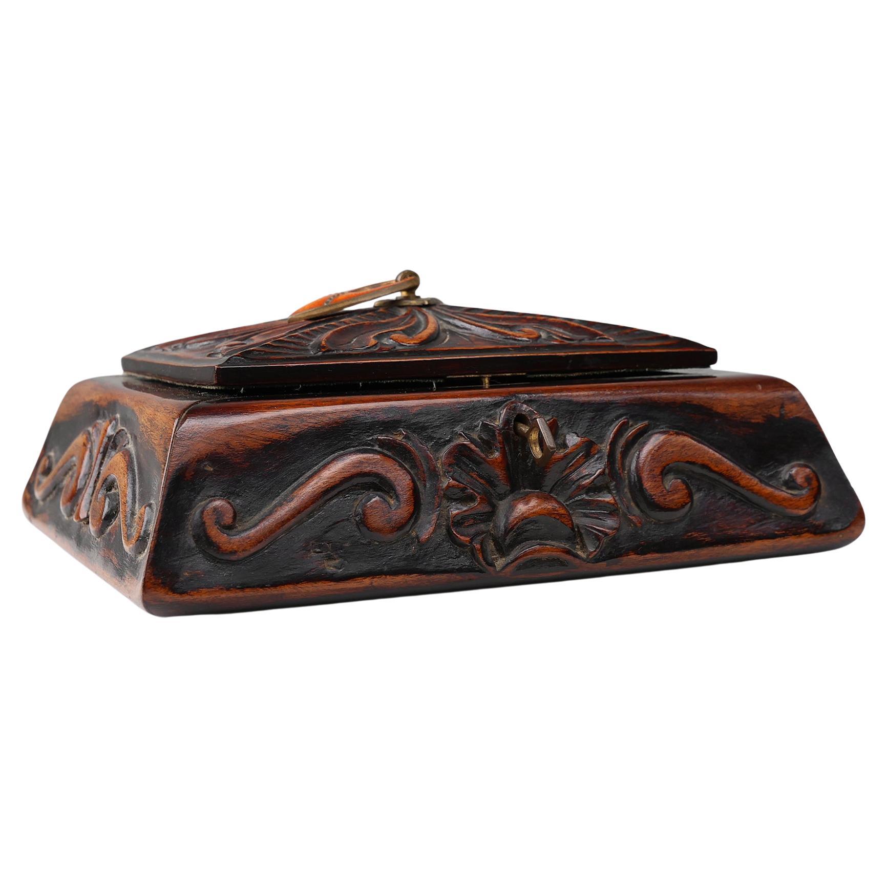 Joyero Art Nouveau de madera esculpida, Francia ca. 1915
