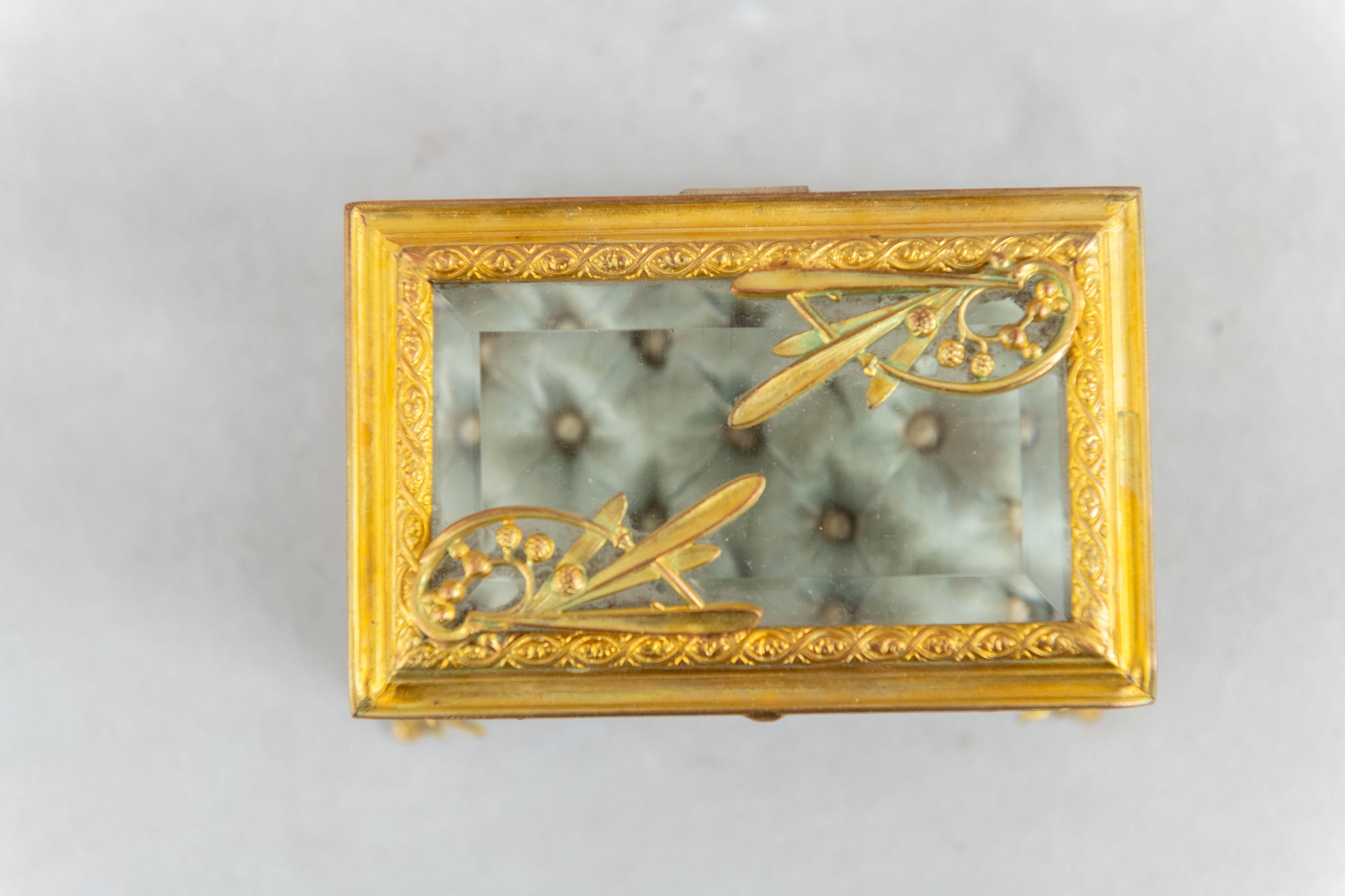 Jugendstilschmuck/Ring Box, Französisch, vergoldete Bronze, abgeschrägtes Glas, um 1910 (Art nouveau) im Angebot