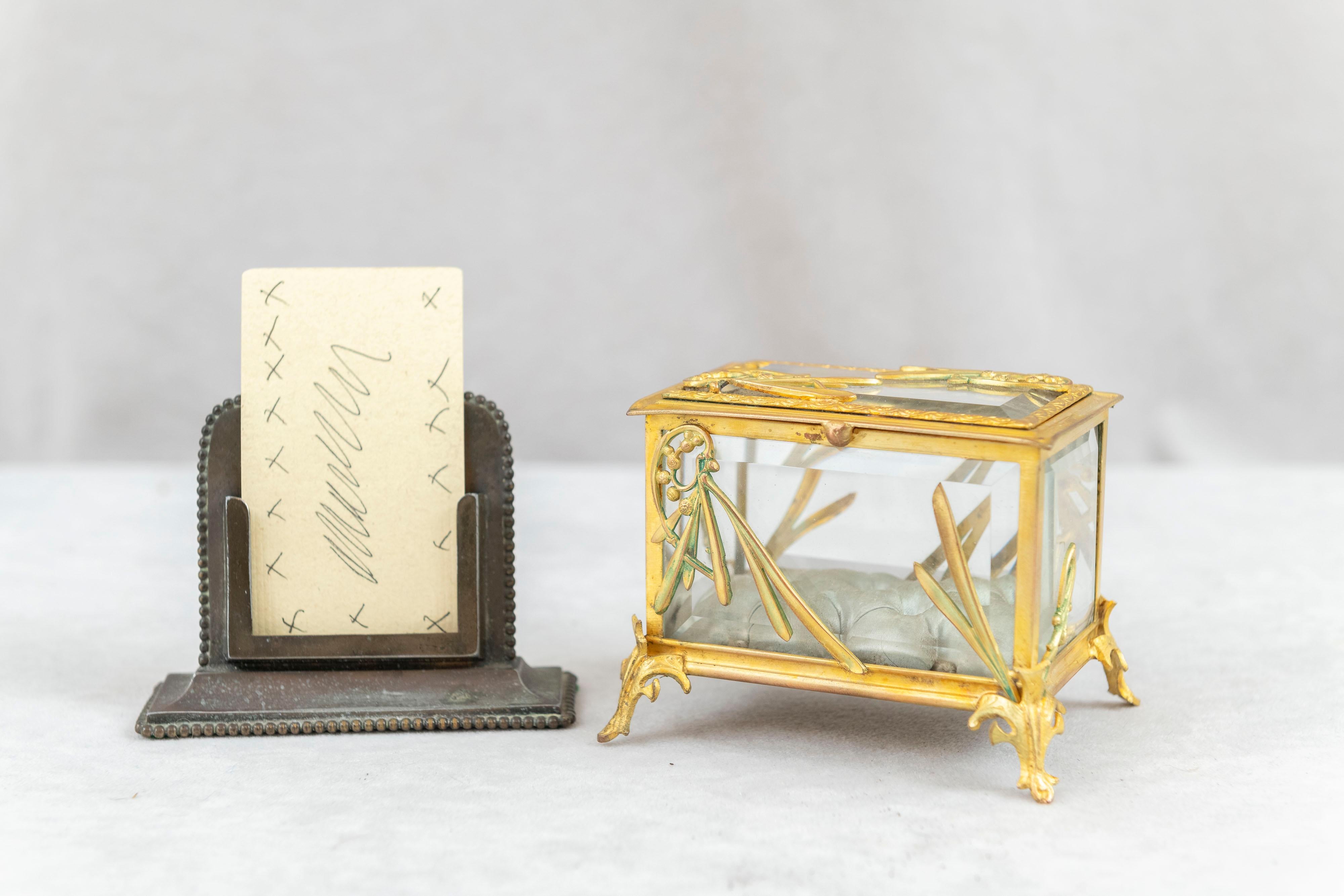 Boîte à bijoux/bijoux Art Nouveau, française, bronze doré, verre biseauté, vers 1910 Bon état - En vente à Petaluma, CA