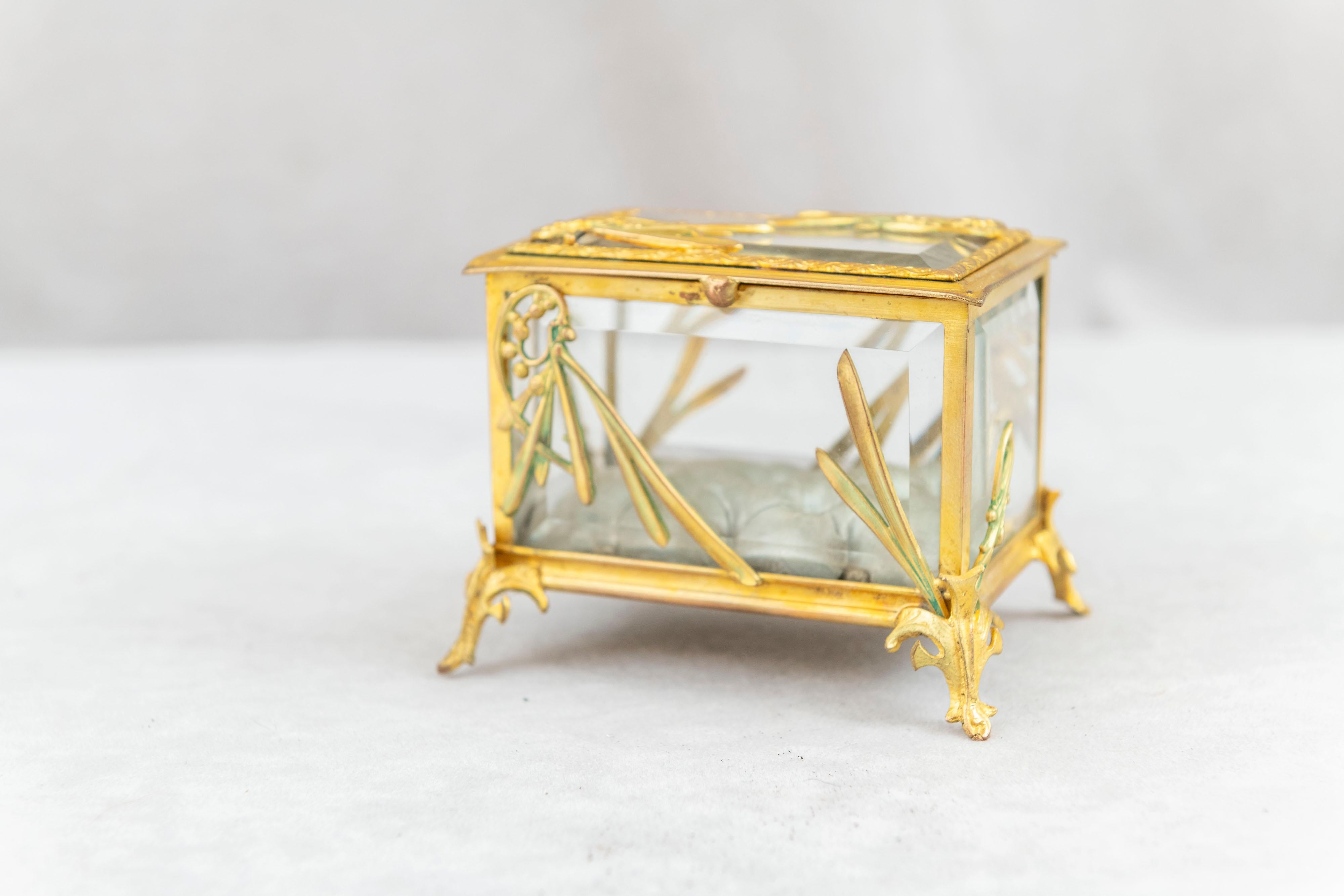 Jugendstilschmuck/Ring Box, Französisch, vergoldete Bronze, abgeschrägtes Glas, um 1910 im Angebot 1