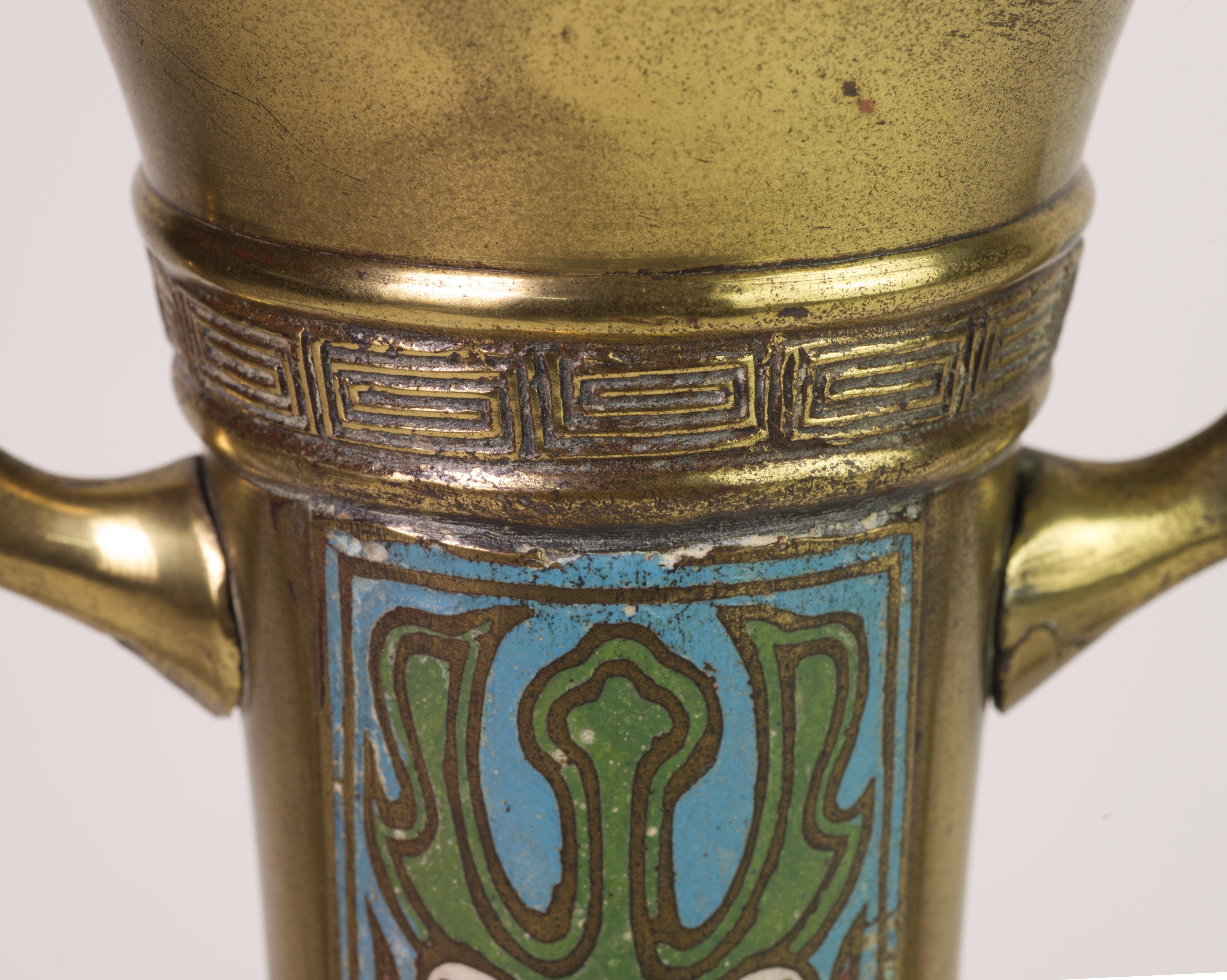 Vaso grande in ottone e smalto Art Nouveau Jugendstil con maniglie in vendita 1