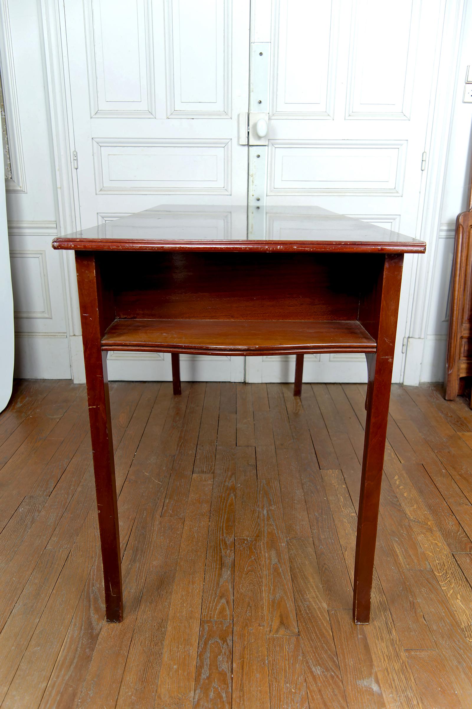 Schreibtisch im Jugendstil, geschnitztes Holz, Deutschland, um 1910 im Zustand „Gut“ im Angebot in VÉZELAY, FR