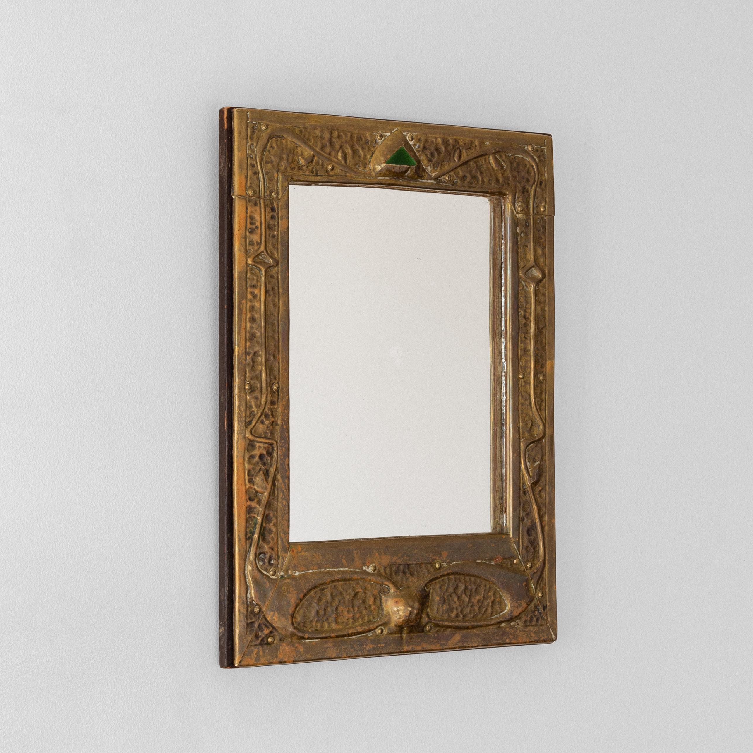 Art nouveau Miroir en laiton martelé Art Nouveau/ Jugendstil - Allemagne, Autriche, début des années 1900 en vente