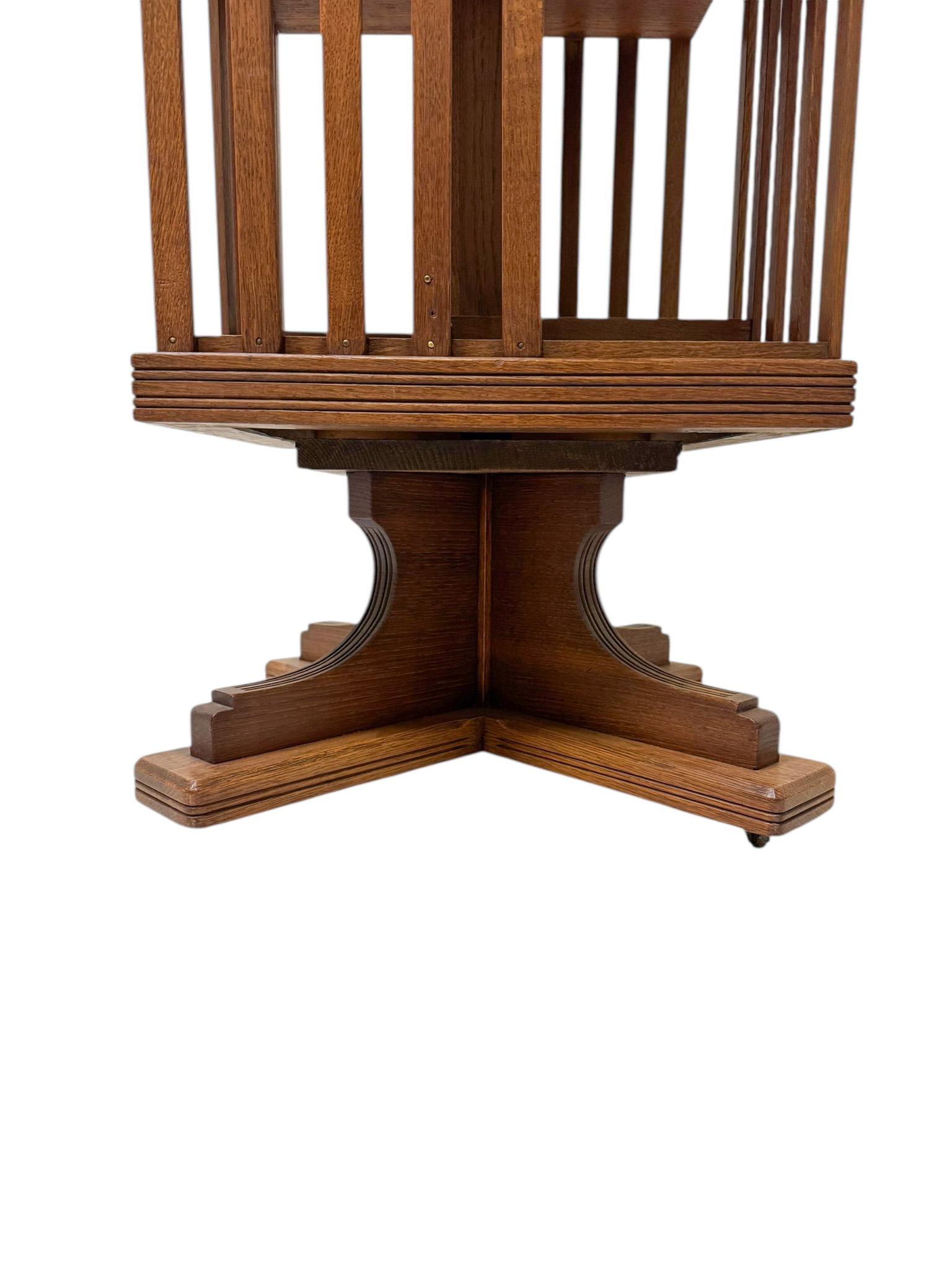 Inizio XX secolo Art Nouveau Jugendstil Revolving Bookcase, 1900s in vendita