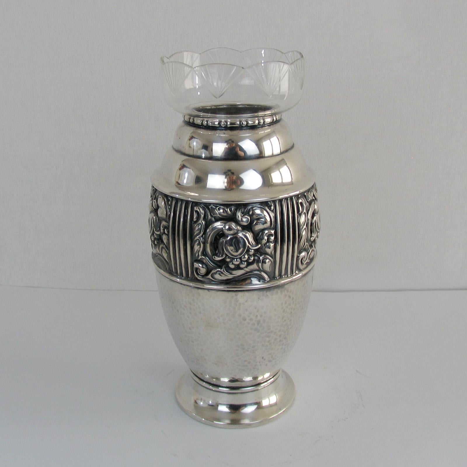 Début du 20ème siècle Vase Art nouveau Jugendstil en métal argenté, Carl M Cohr, Danemark, années 1900 en vente
