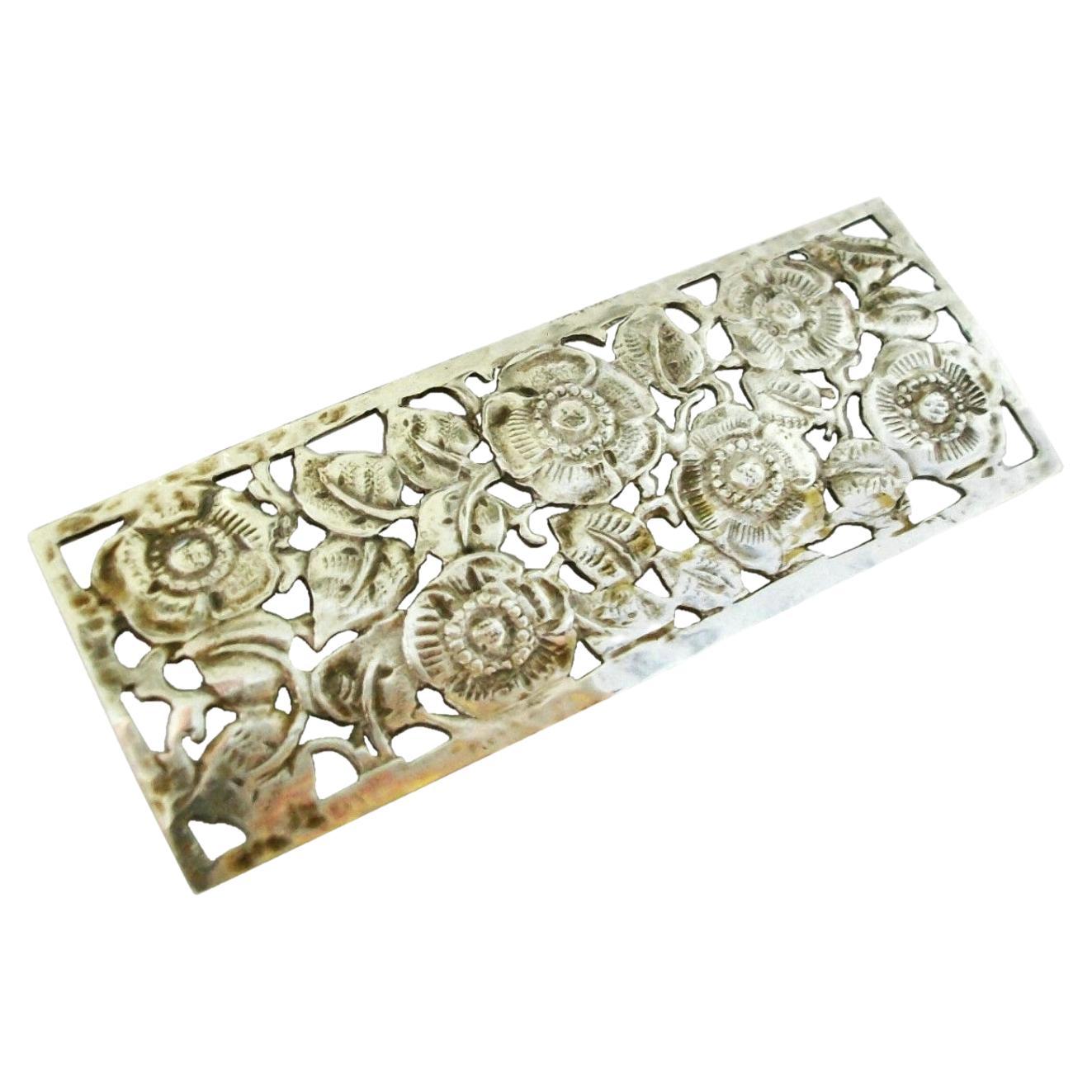 Art Nouveau/Jugendstil Tooled Silver Poppy Brooch, Unsigned, Germany, circa 1900 For Sale