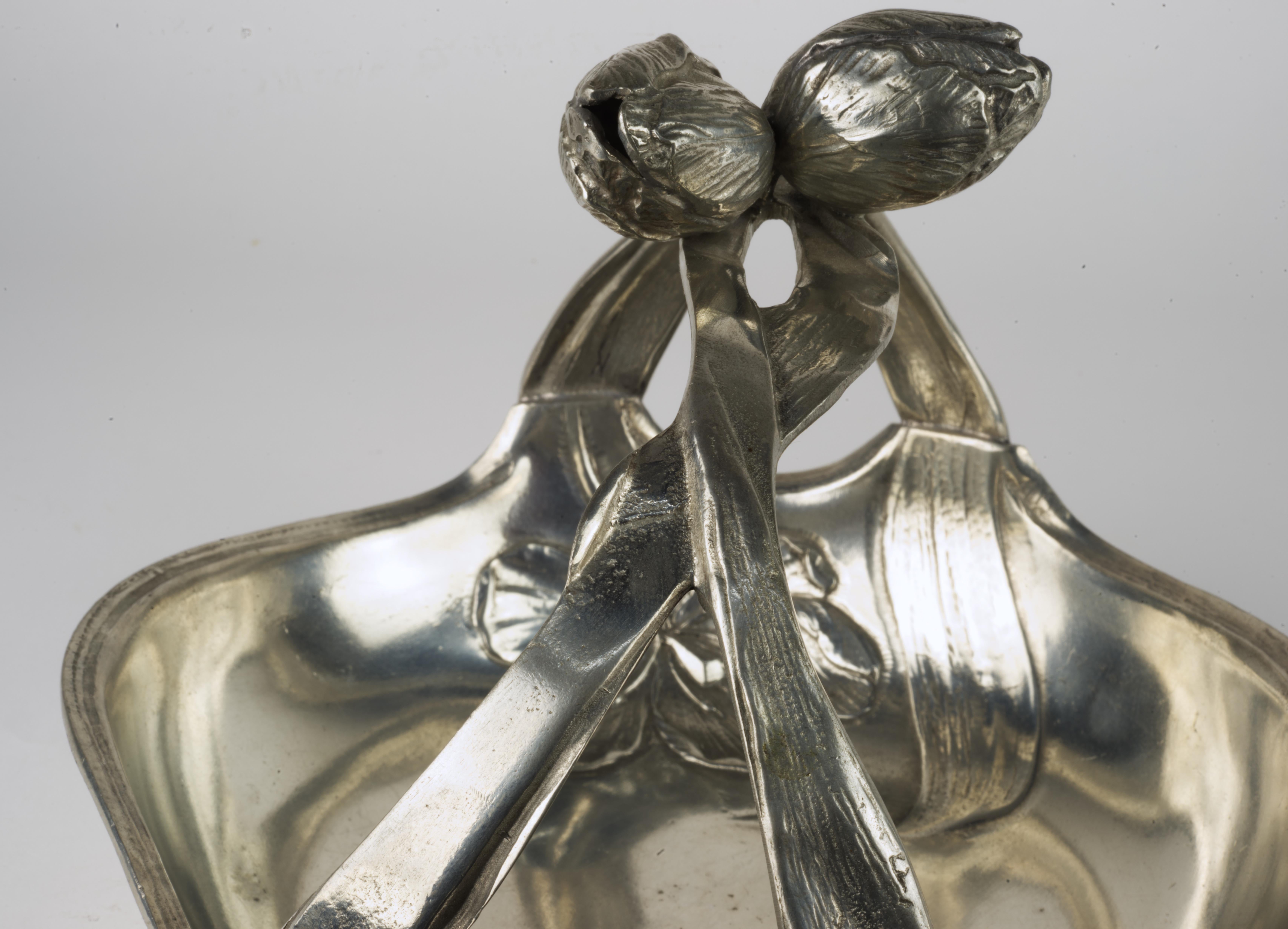 Jugendstil-Tulpenkorb im Jugendstil im Jugendstil im Stil von Achille Gamba, Zinn, Italien im Angebot 3