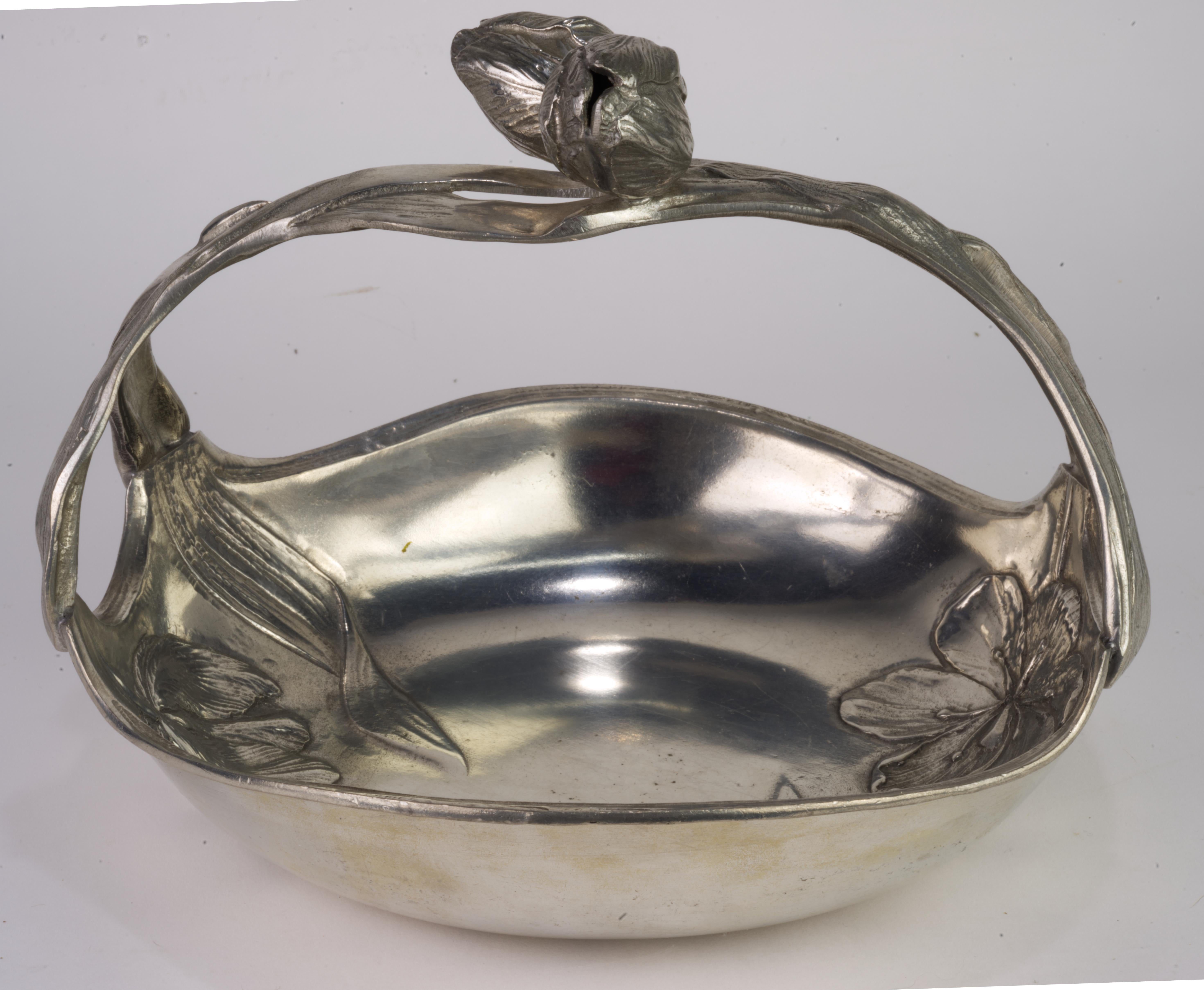 Art Nouveau Jugendstil Tulip Basket in Style of Achille Gamba, Pewter, Italy  In Good Condition For Sale In Clifton Springs, NY