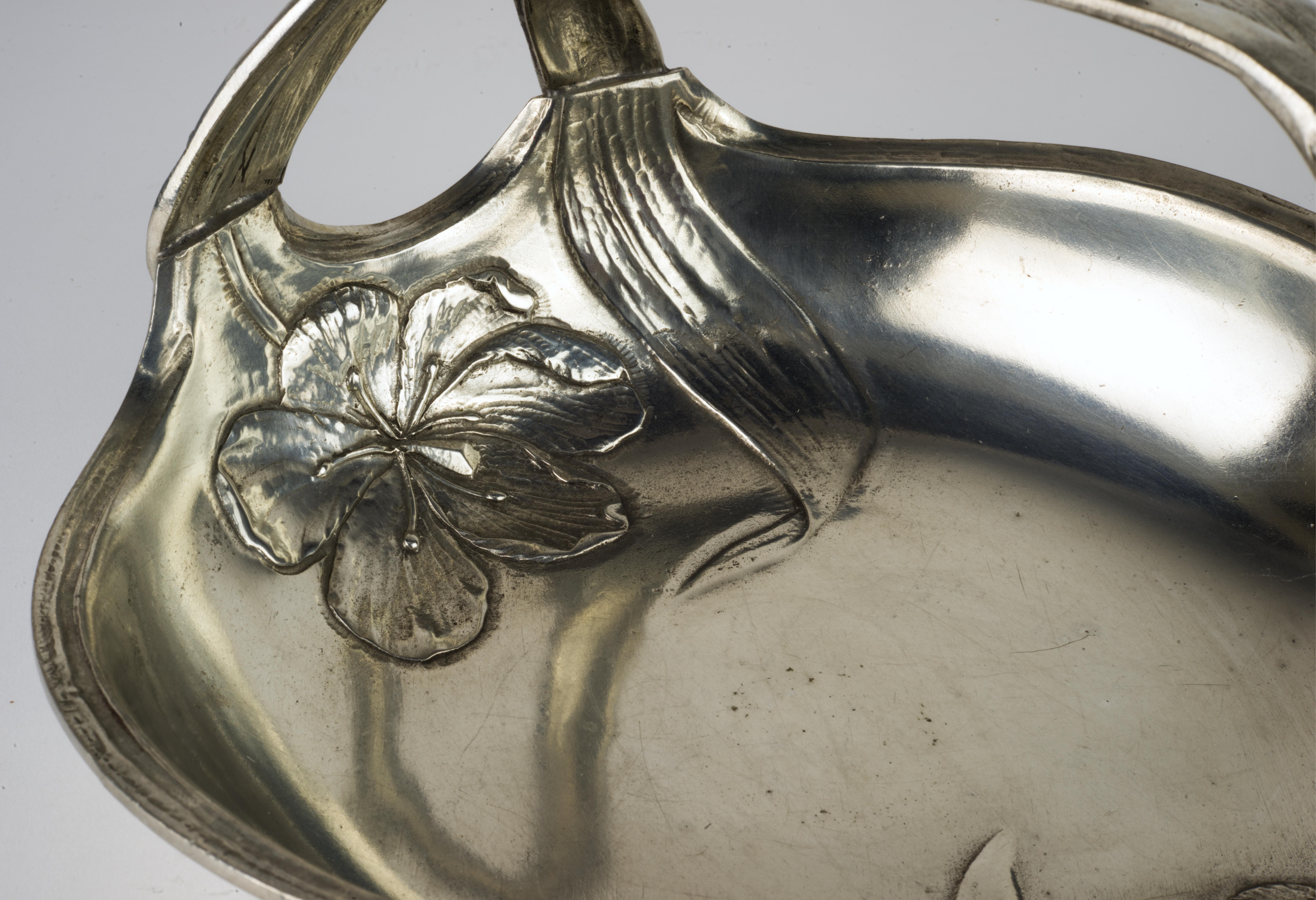 Art Nouveau Jugendstil Tulip Basket in Style of Achille Gamba, Pewter, Italy  For Sale 4