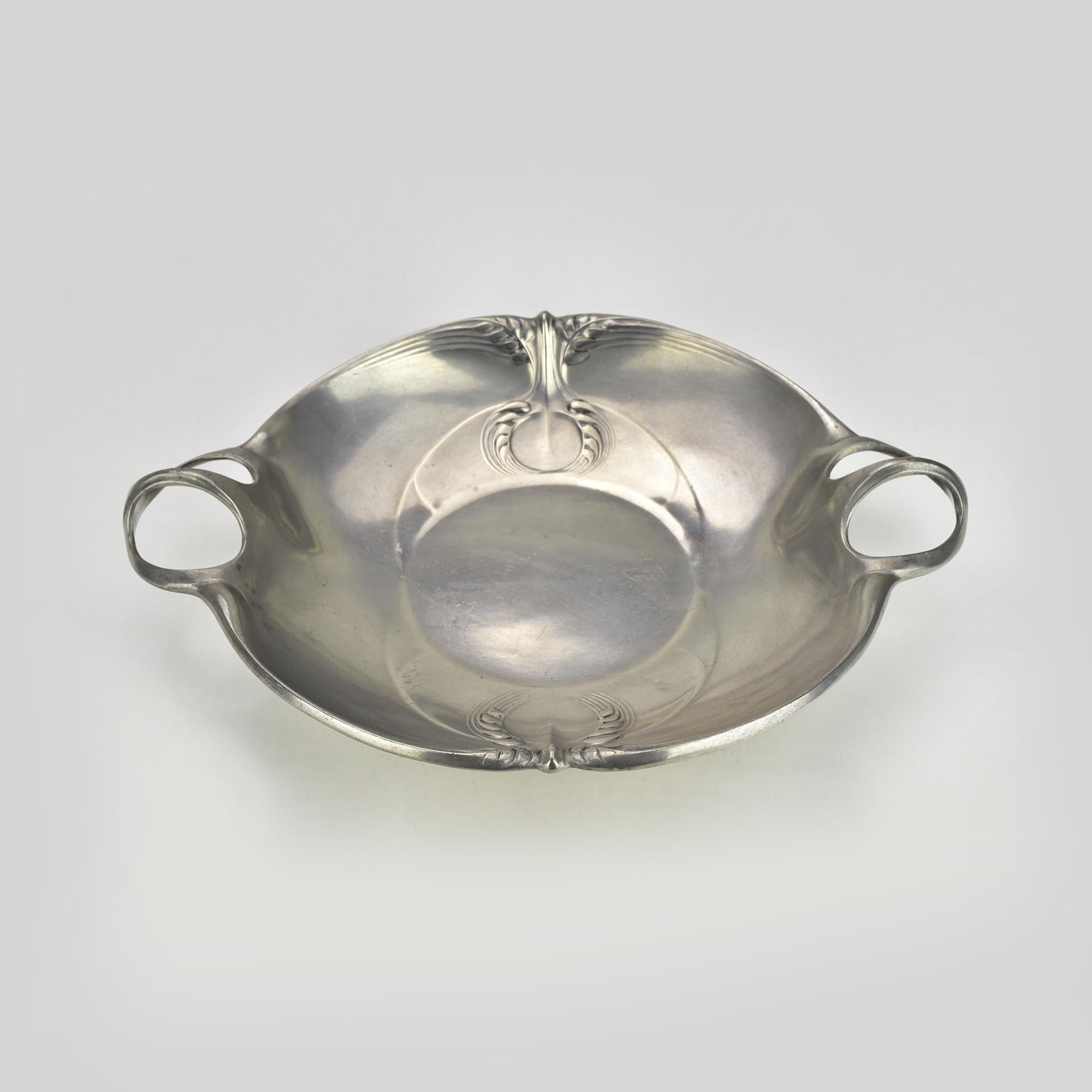 Early 20th Century Art Nouveau Kayserzinn 4611 Pewter Bowl by Hugo Leven with Stylized Wheat Motif For Sale