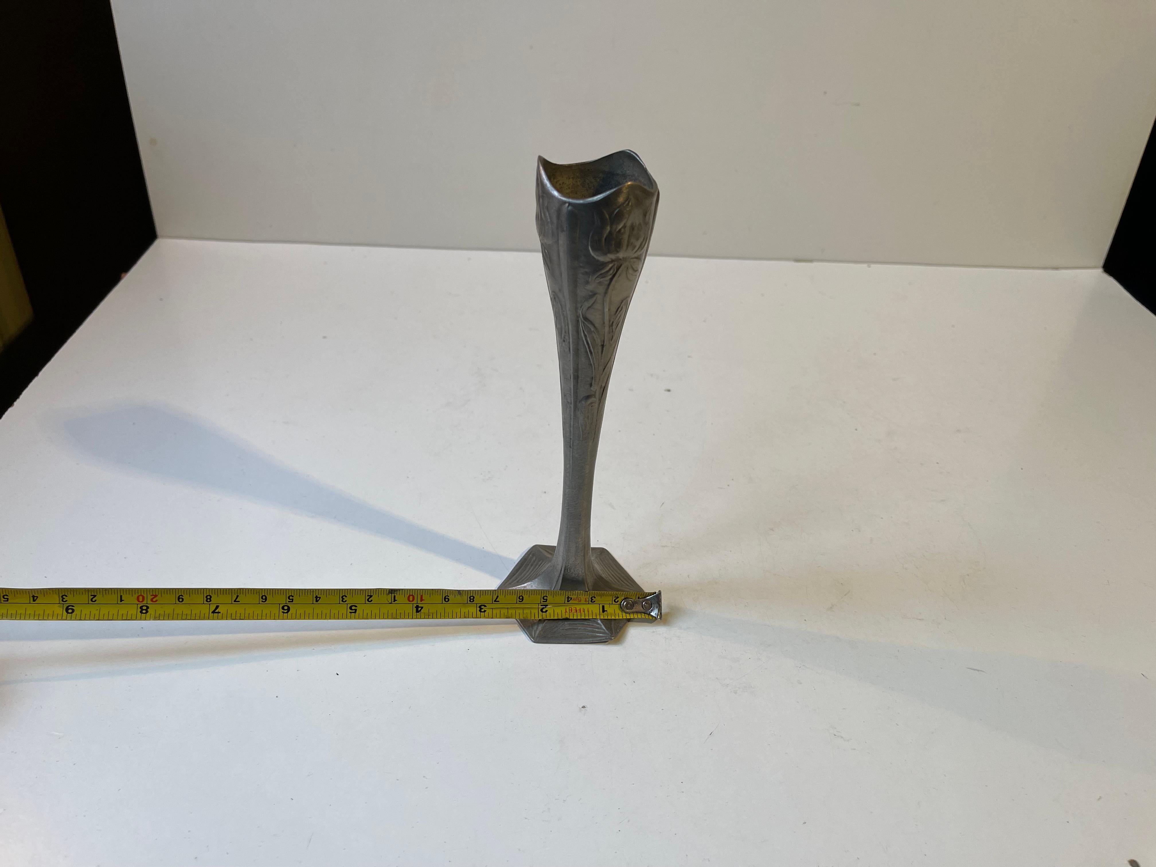 Vaso a Iris in peltro Art Nouveau Kayserzinn di Hugo Leven in vendita 4