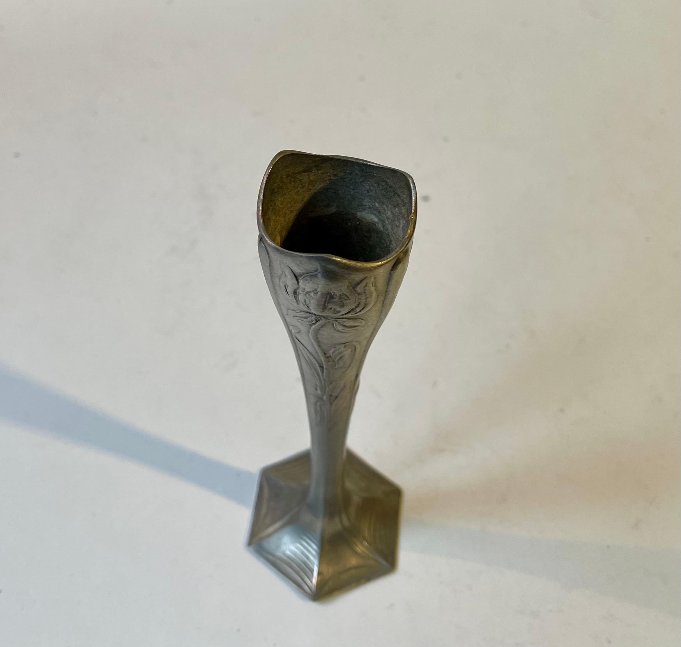 Peltro Vaso a Iris in peltro Art Nouveau Kayserzinn di Hugo Leven in vendita