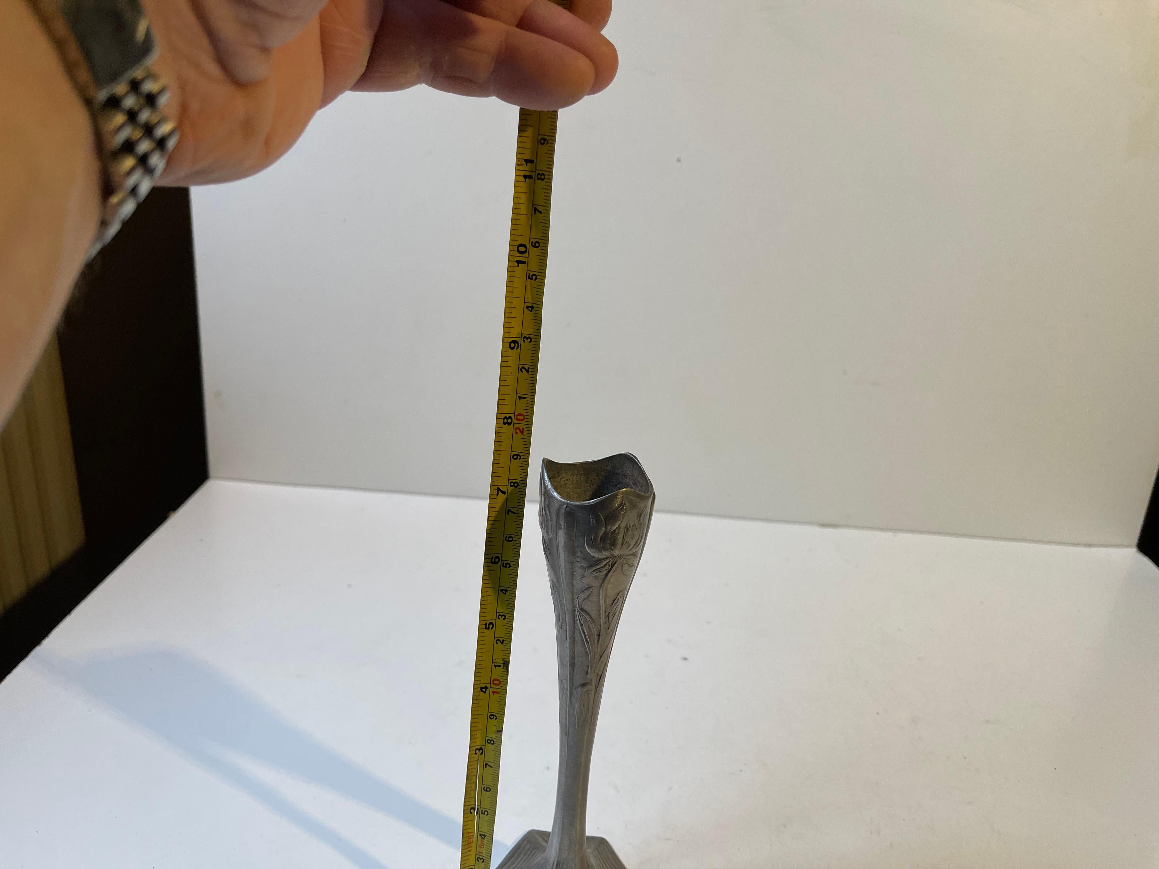 Vaso a Iris in peltro Art Nouveau Kayserzinn di Hugo Leven in vendita 3