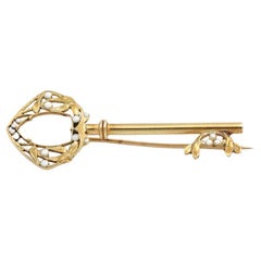 Antique Art Nouveau Key Brooch in 18 Karat Gold and Enamel Mistletoe