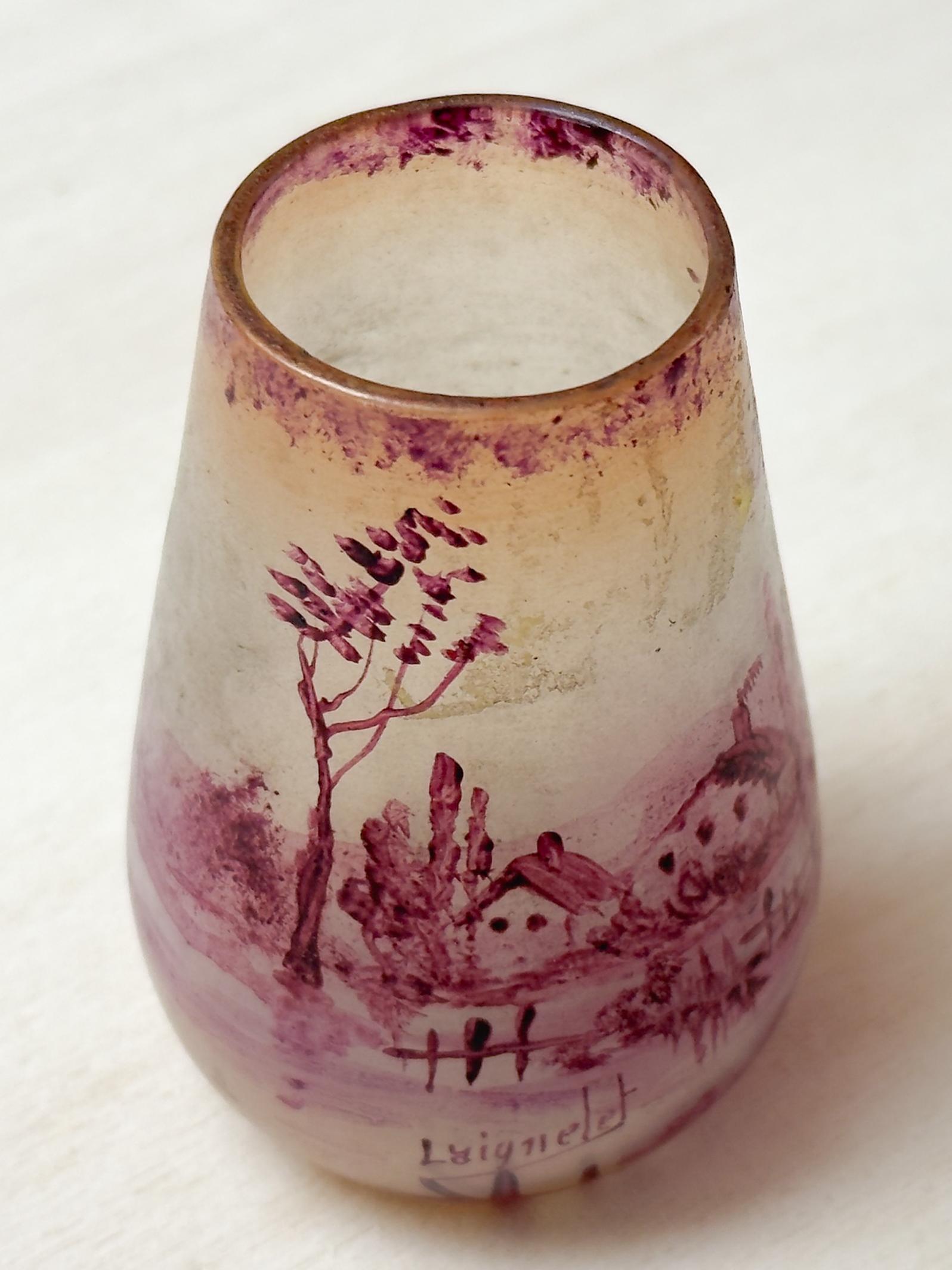 Jarrón de cristal rosa Art Nouveau Laignelet con escena de Bretaña, Siglo XX en venta 4