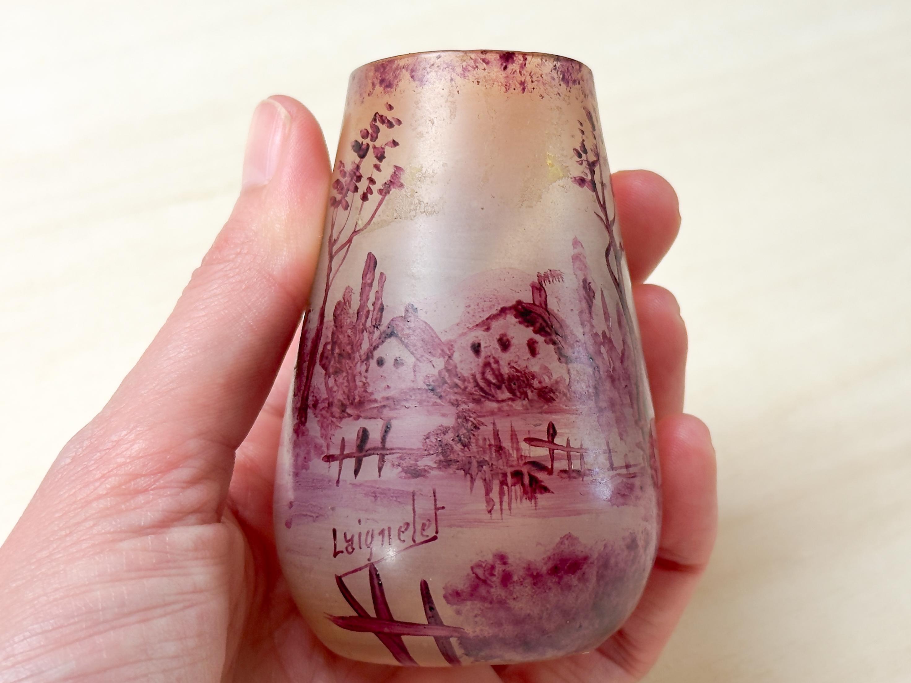 Jarrón de cristal rosa Art Nouveau Laignelet con escena de Bretaña, Siglo XX en venta 5