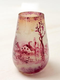 Vaso in vetro rosa Art Nouveau Laignelet con scena della Bretagna, XX secolo