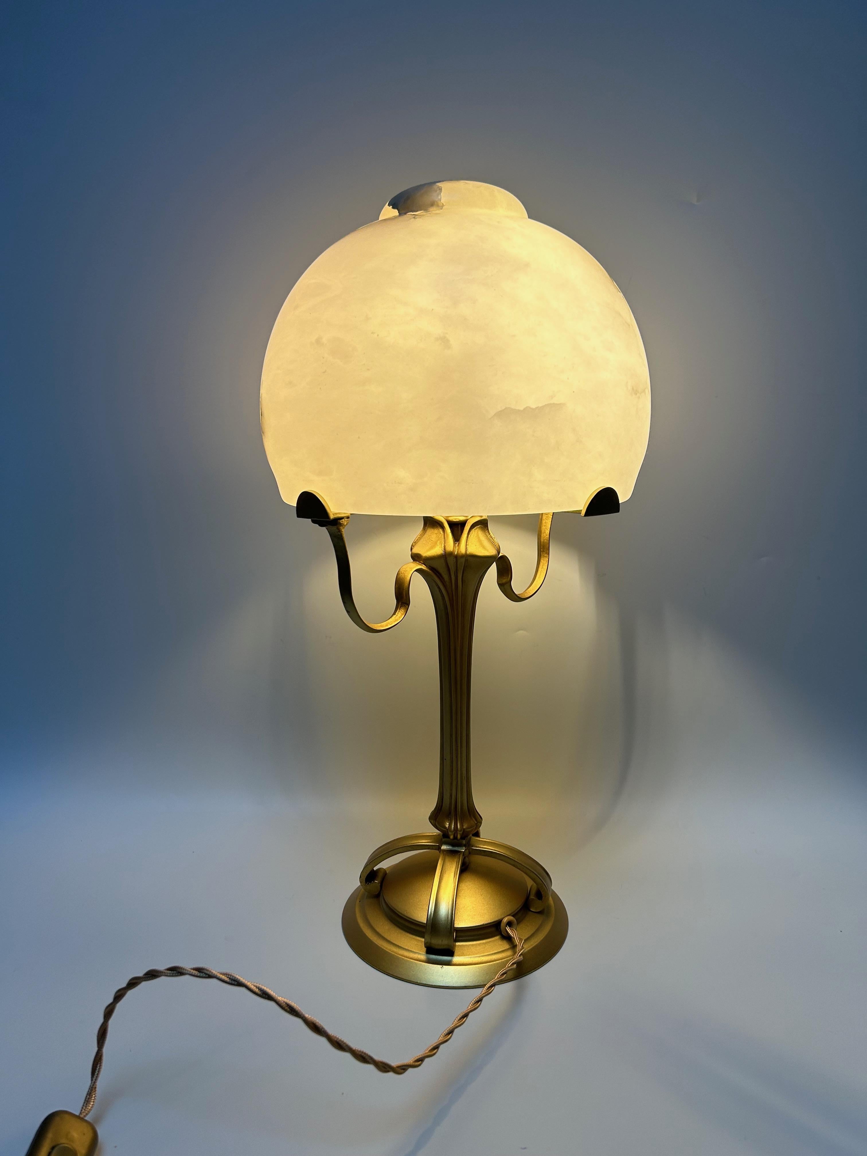 Art Nouveau Lamp Attributed to Majorelle For Sale 5